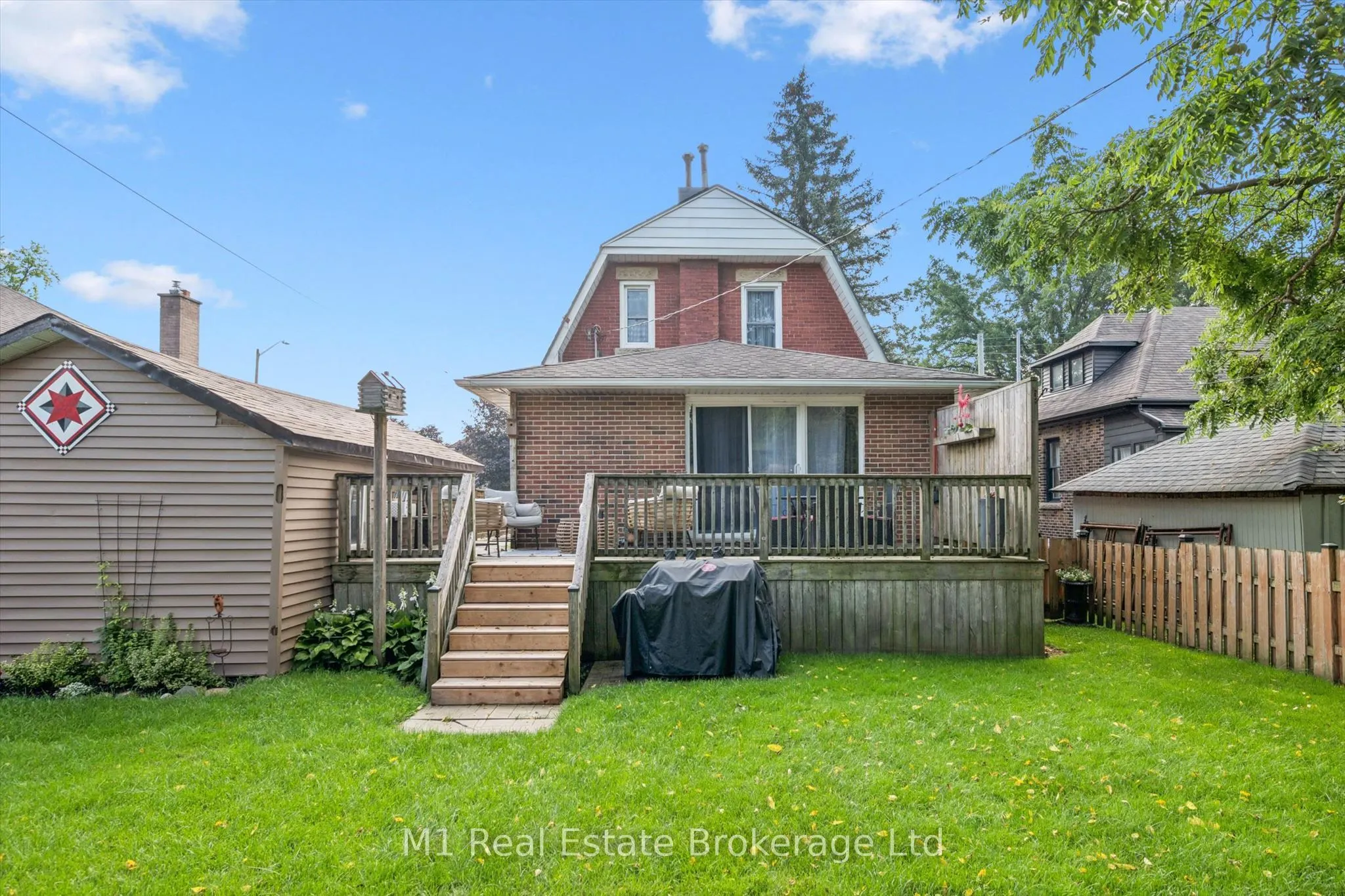 691 St Andrew Street W