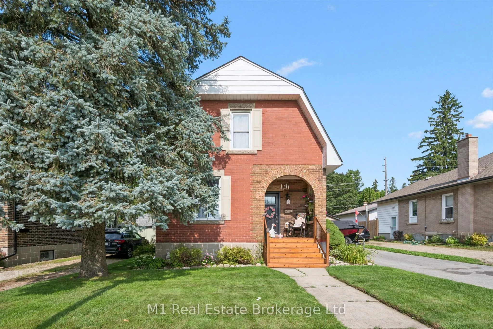 691 St Andrew Street W