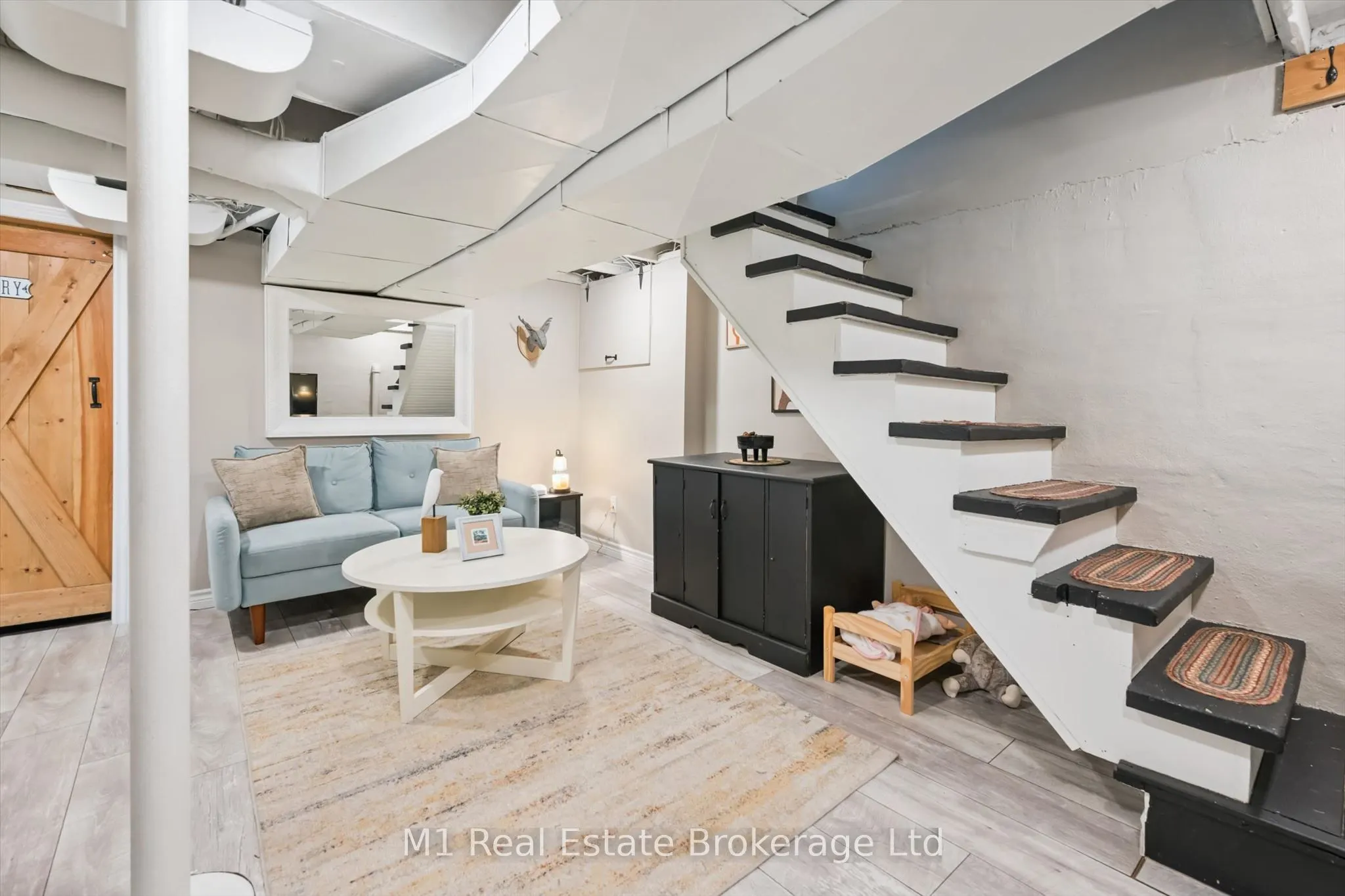 691 St Andrew Street W