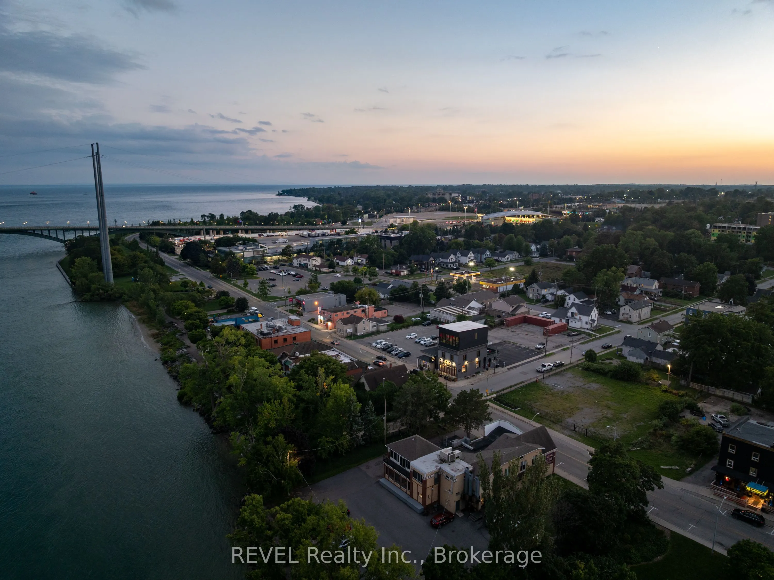 111 Niagara Boulevard #1