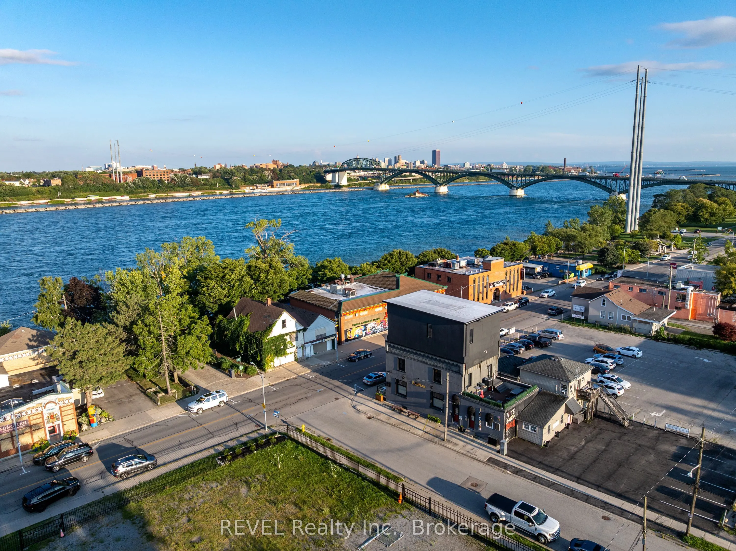 111 Niagara Boulevard #1