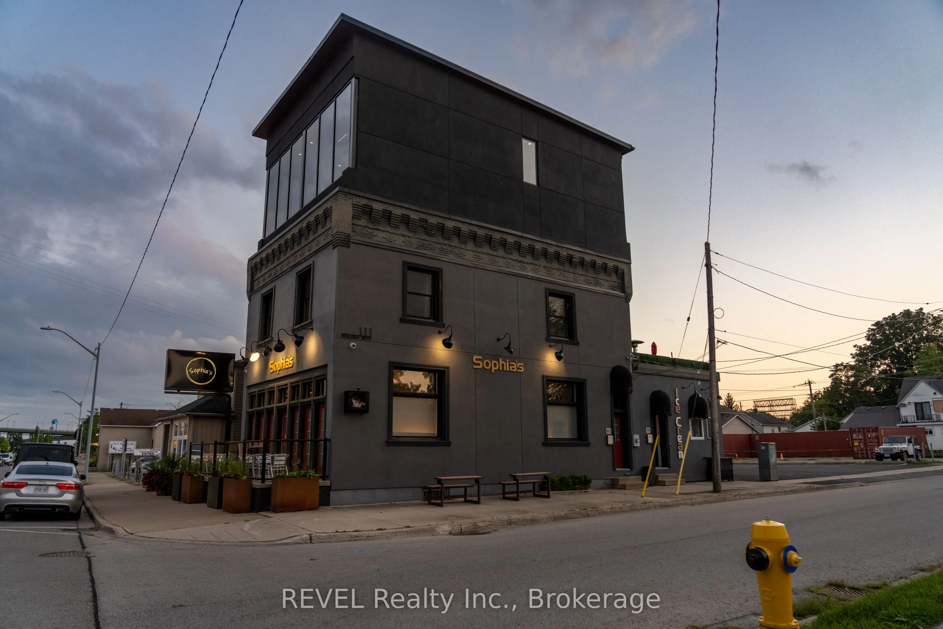 111 Niagara Boulevard #1