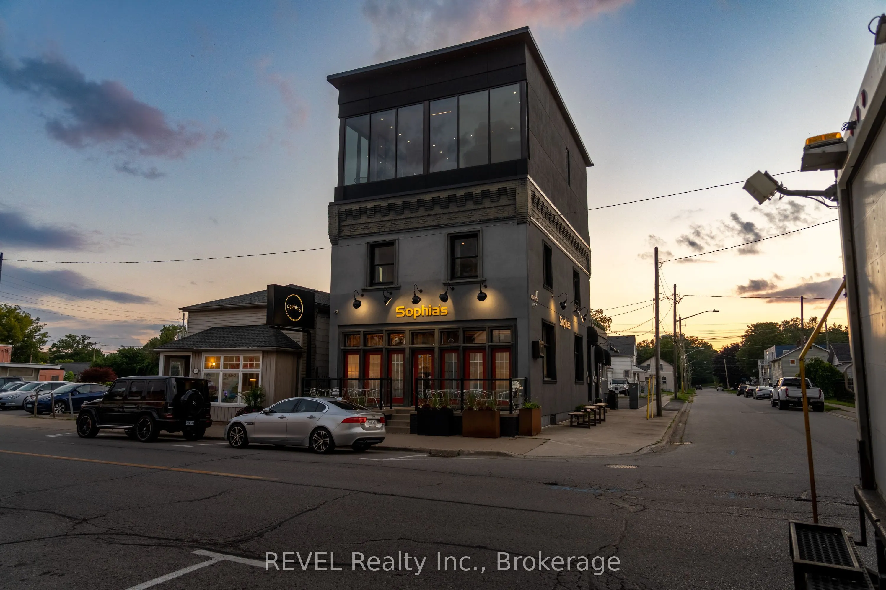 111 Niagara Boulevard #1