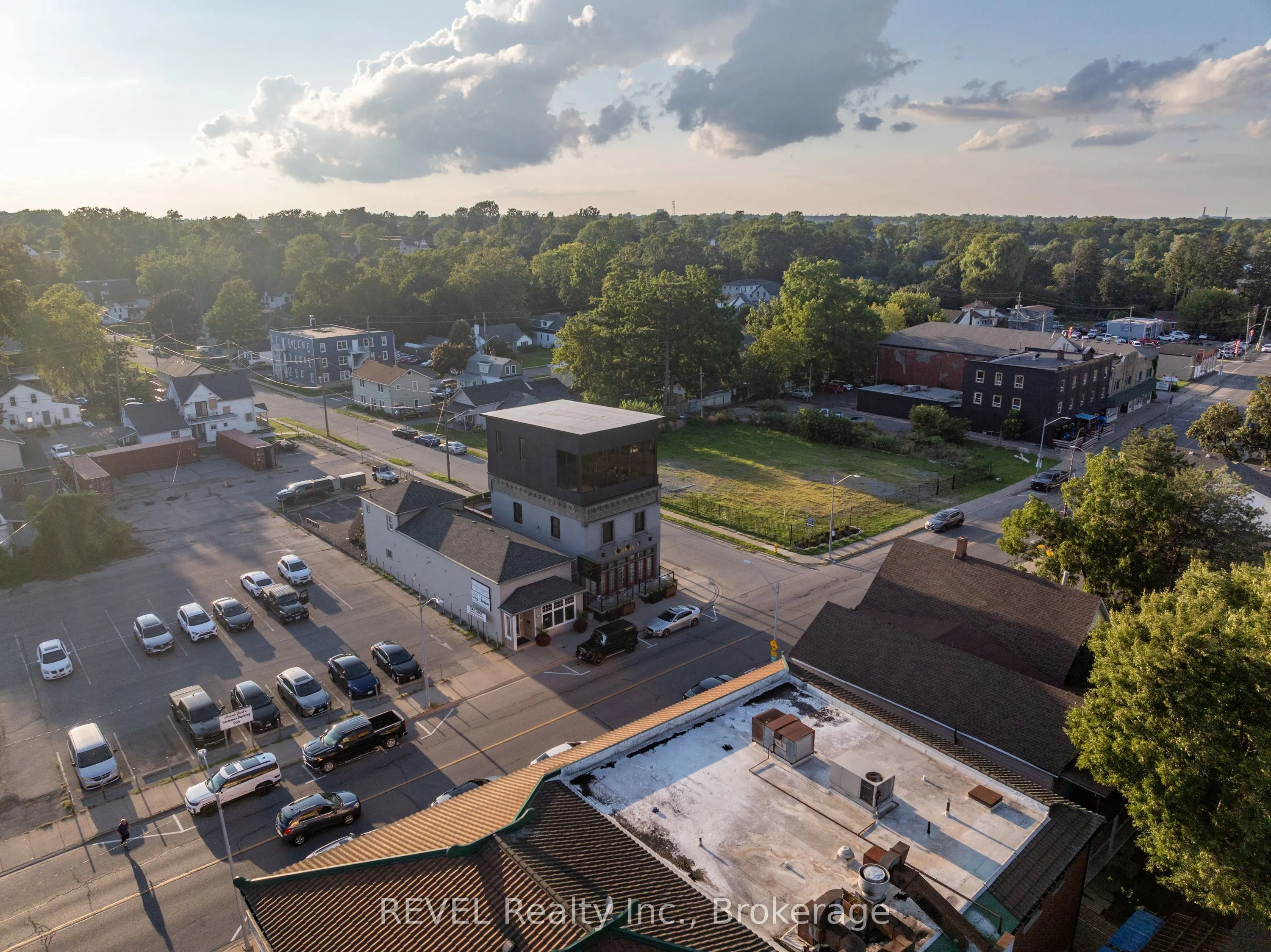111 Niagara Boulevard #1