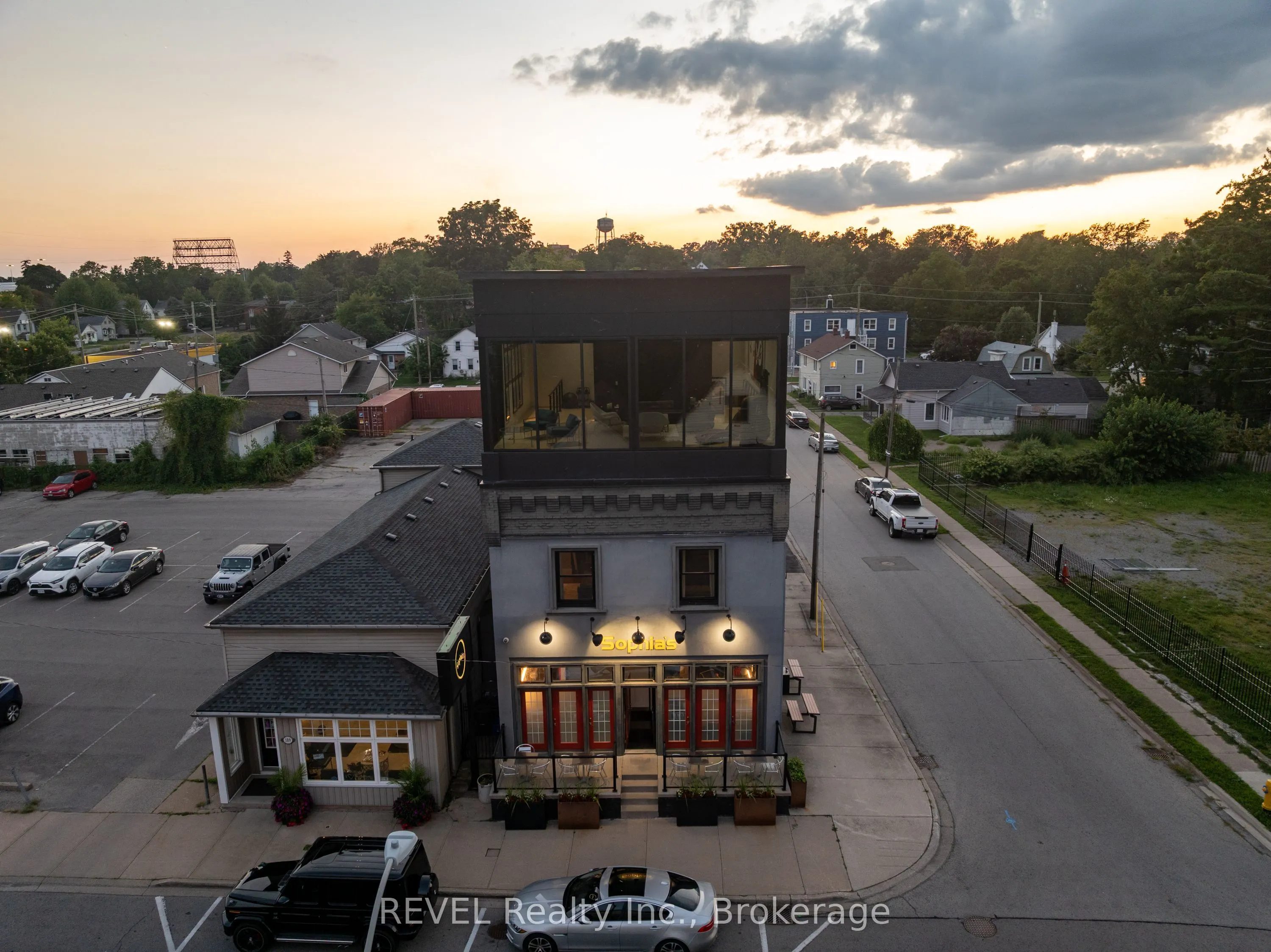 111 Niagara Boulevard #1