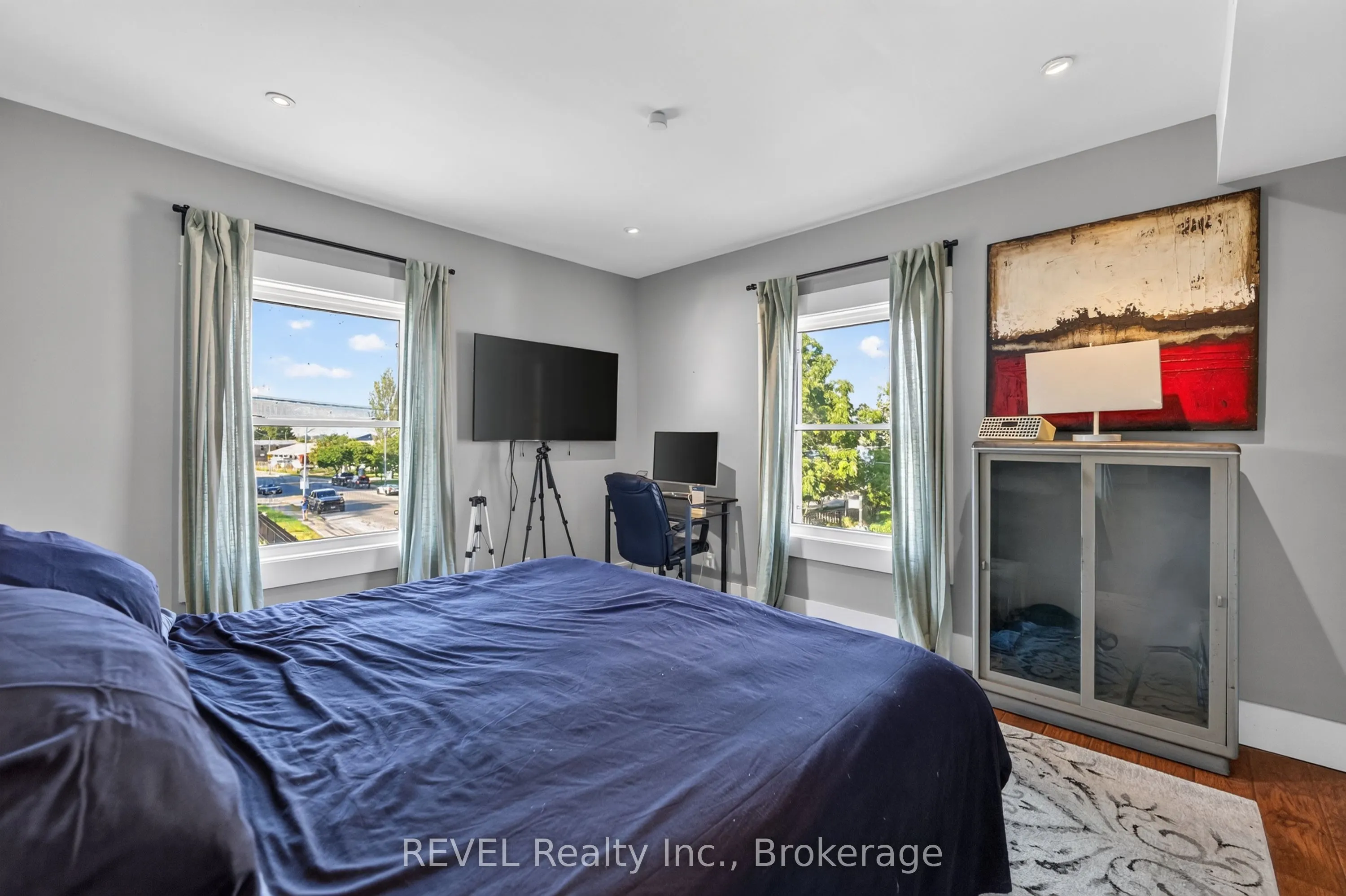 111 Niagara Boulevard #1