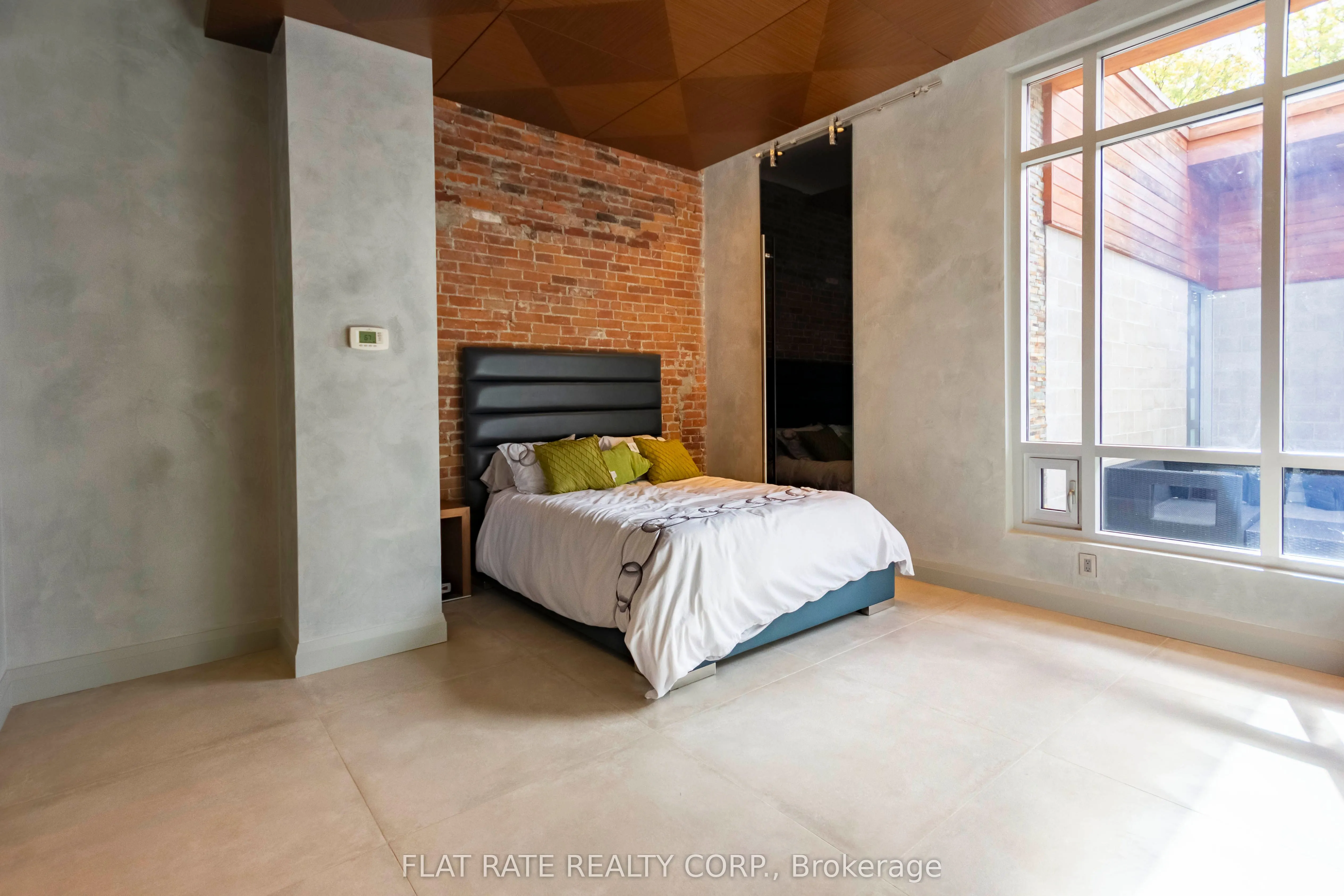139-141 HUNTER Street W