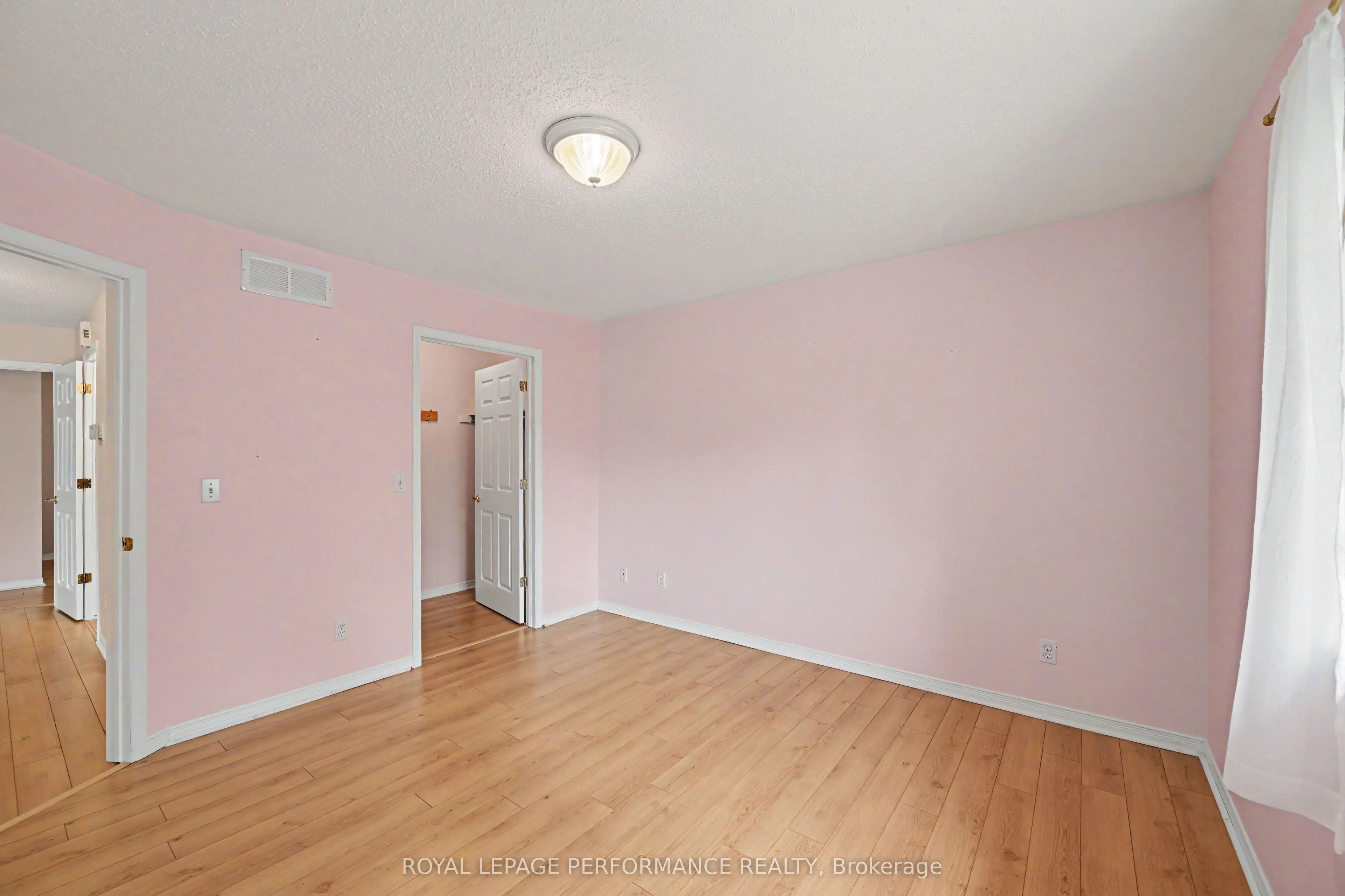 18 Daphne Crescent #18
