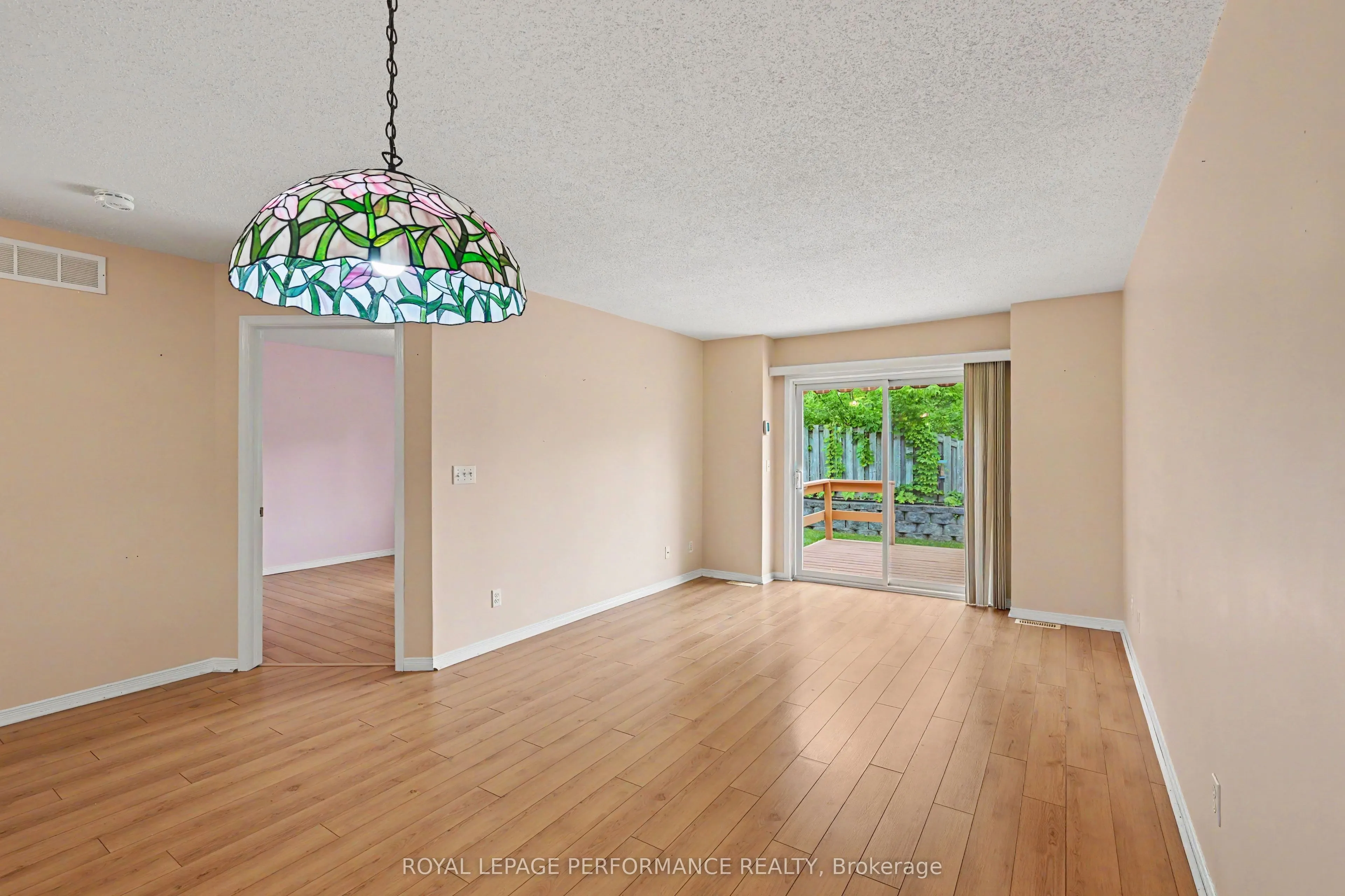 18 Daphne Crescent #18