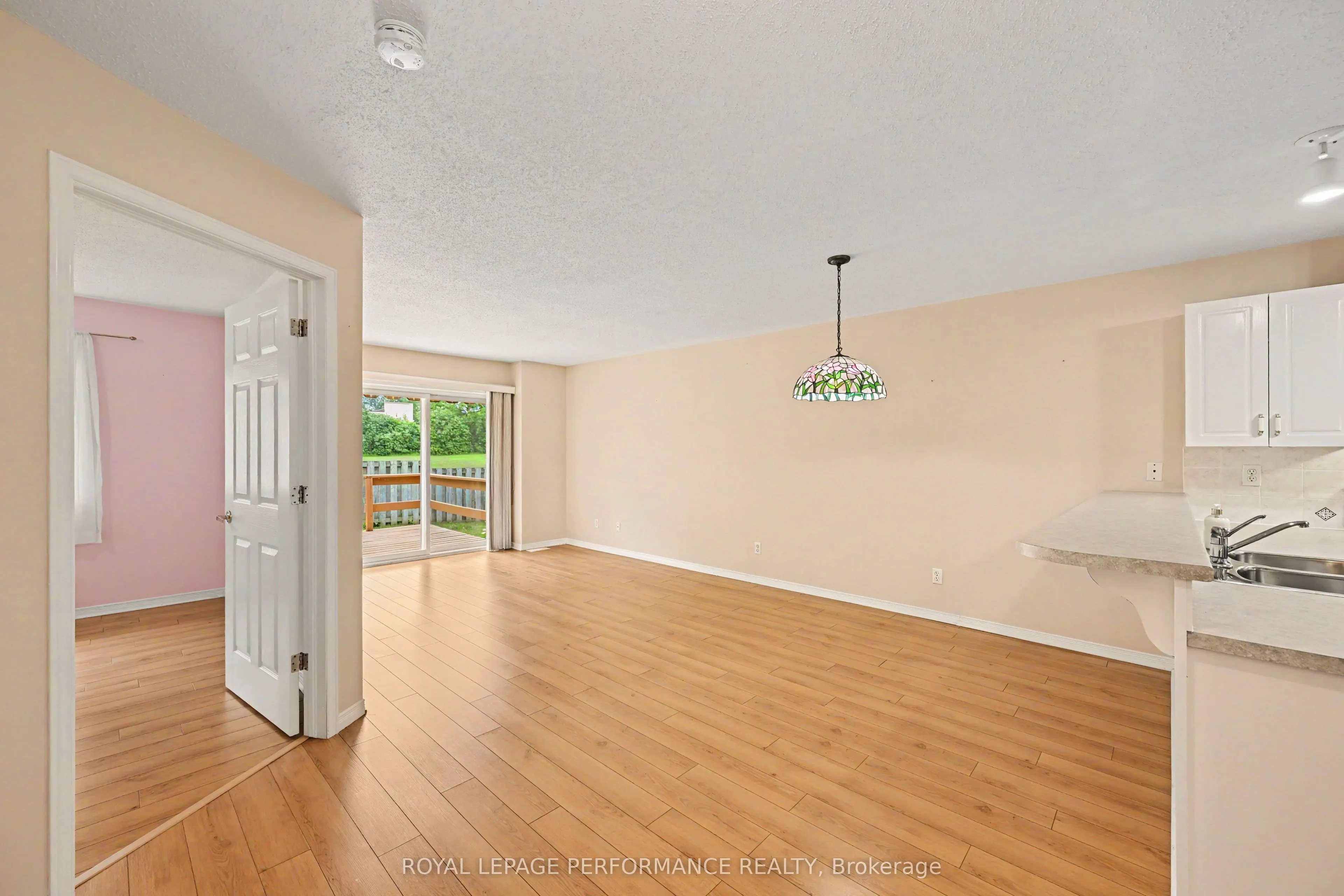 18 Daphne Crescent #18