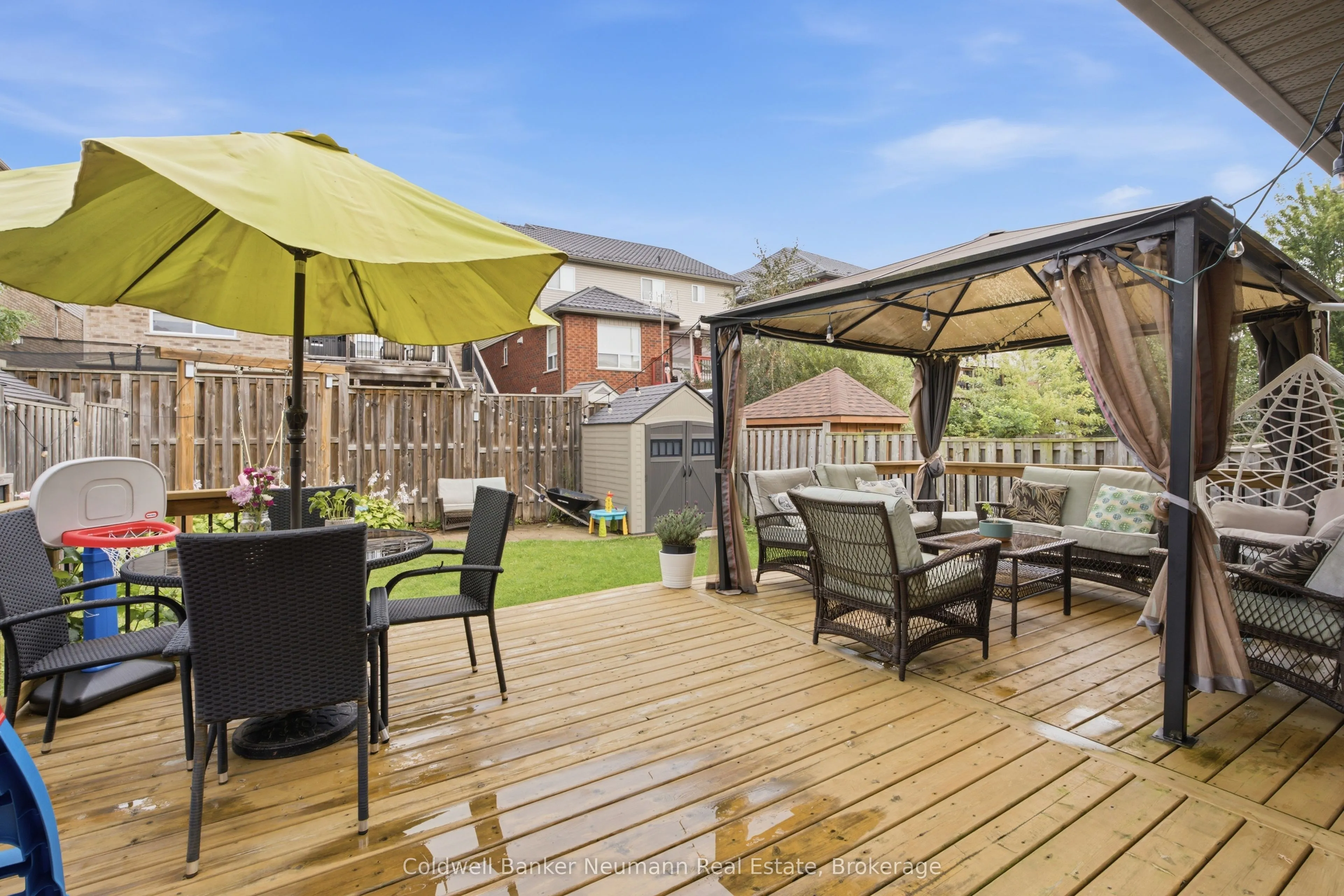 110 Oakes Crescent