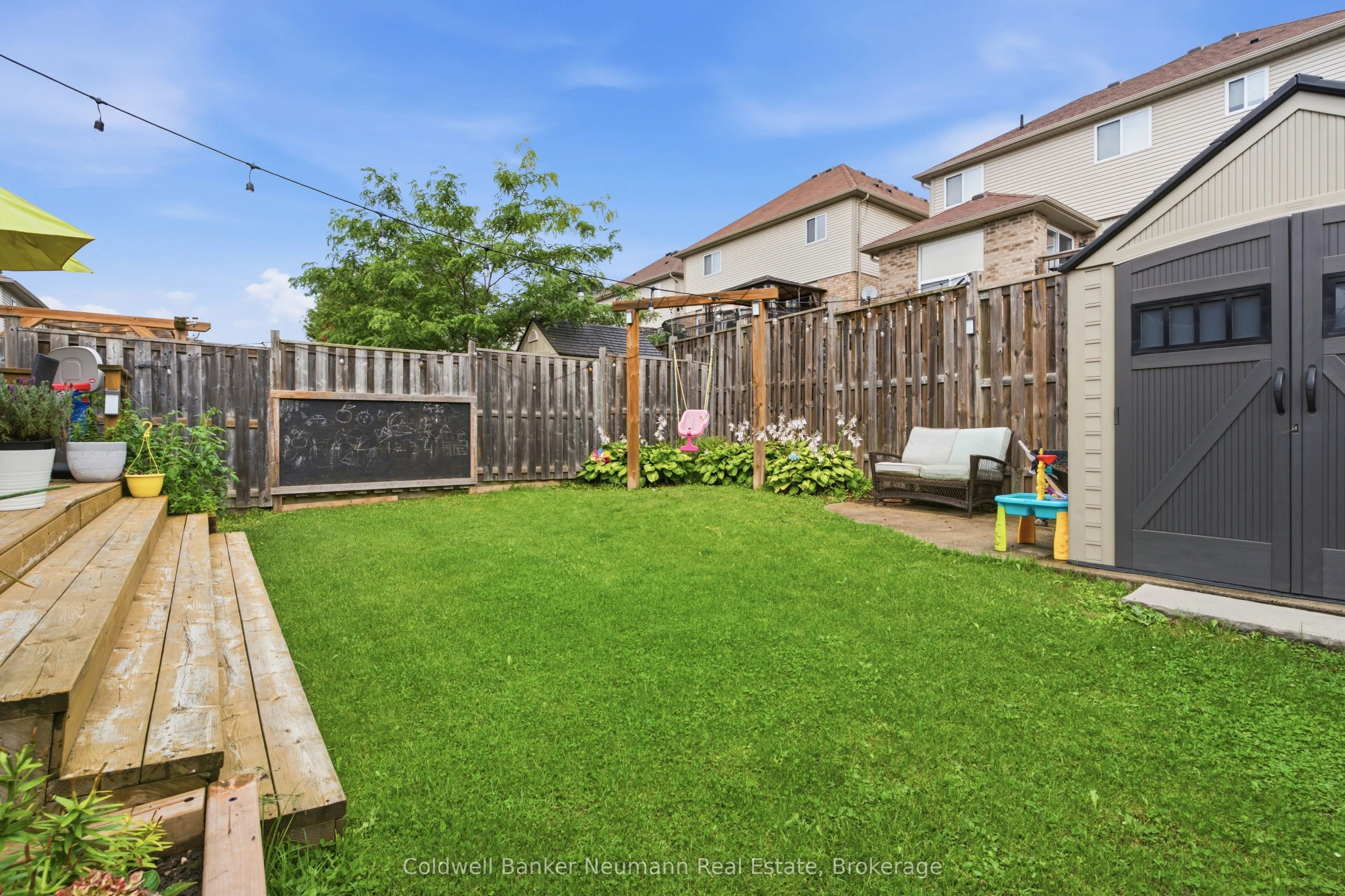 110 Oakes Crescent