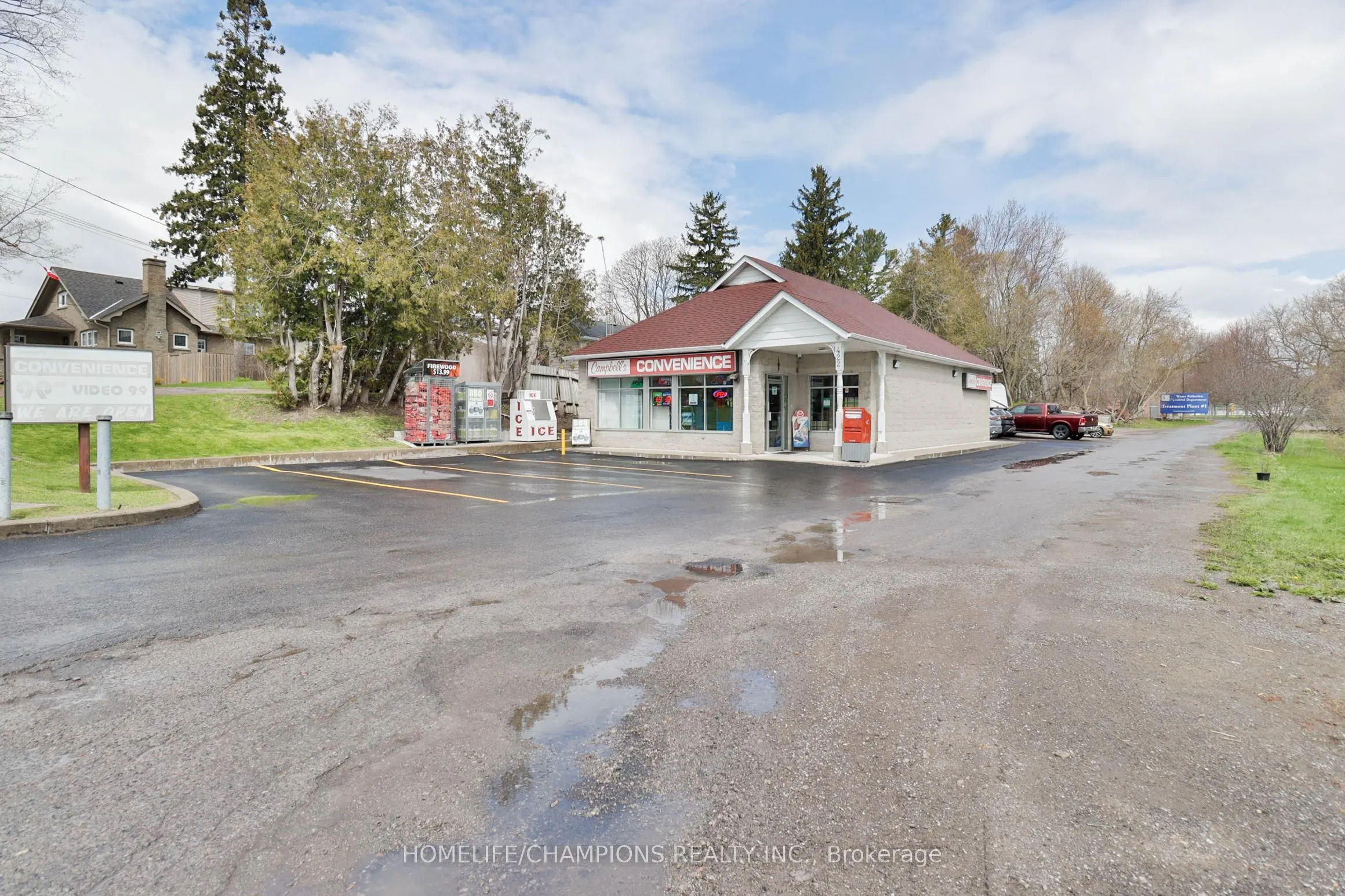 422 King Street W