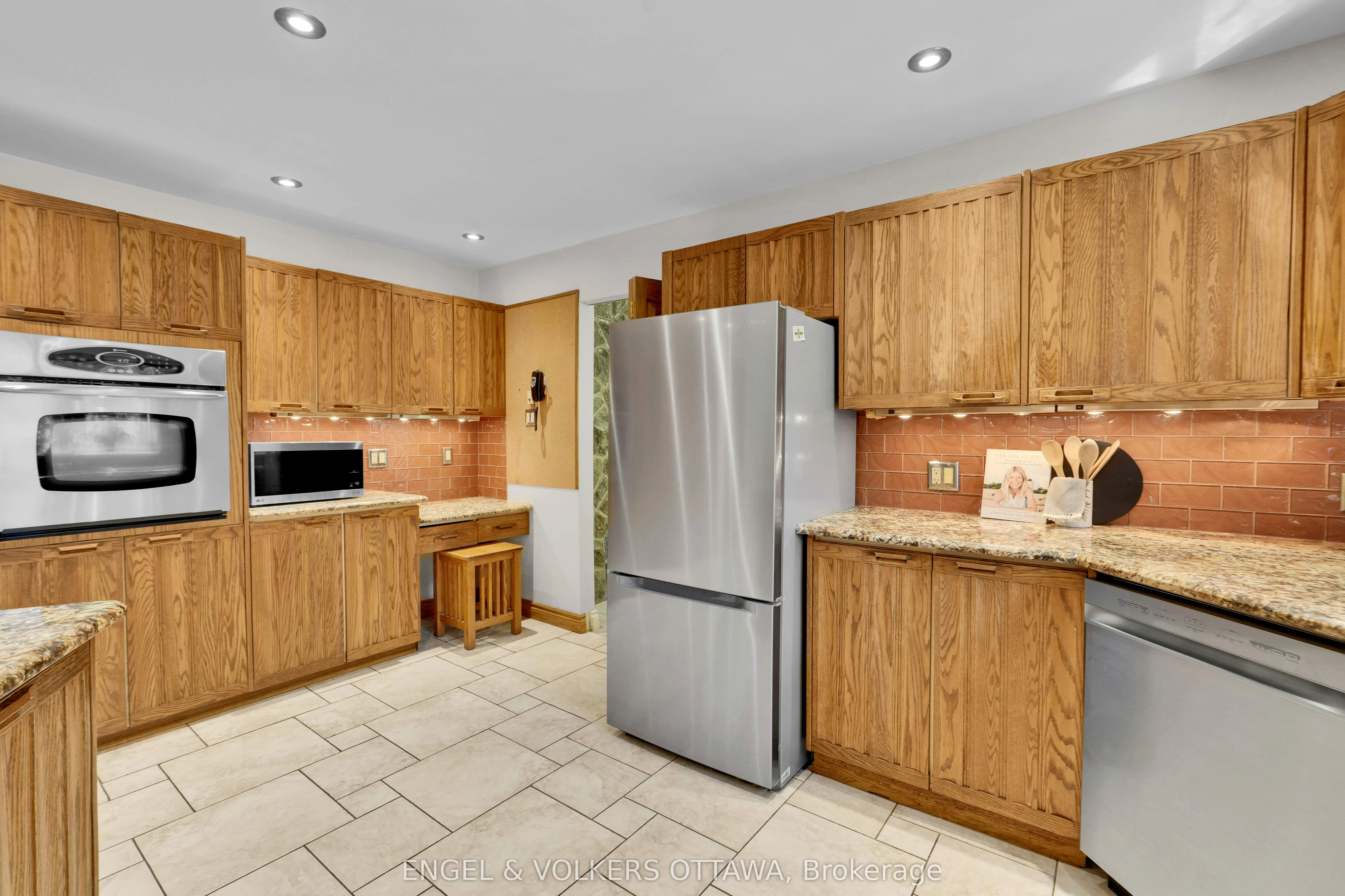 7 Mid Pines Grove