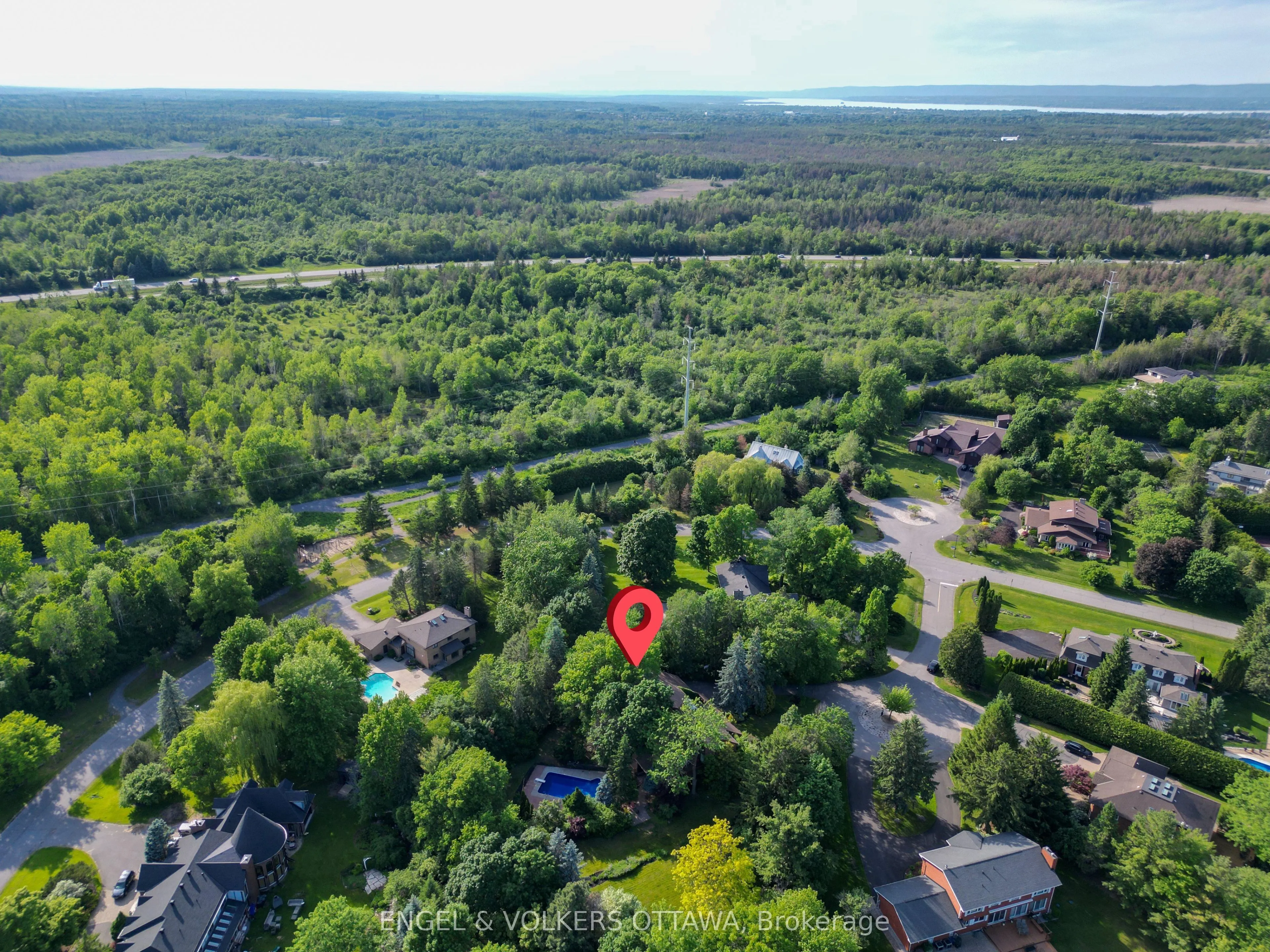 7 Mid Pines Grove