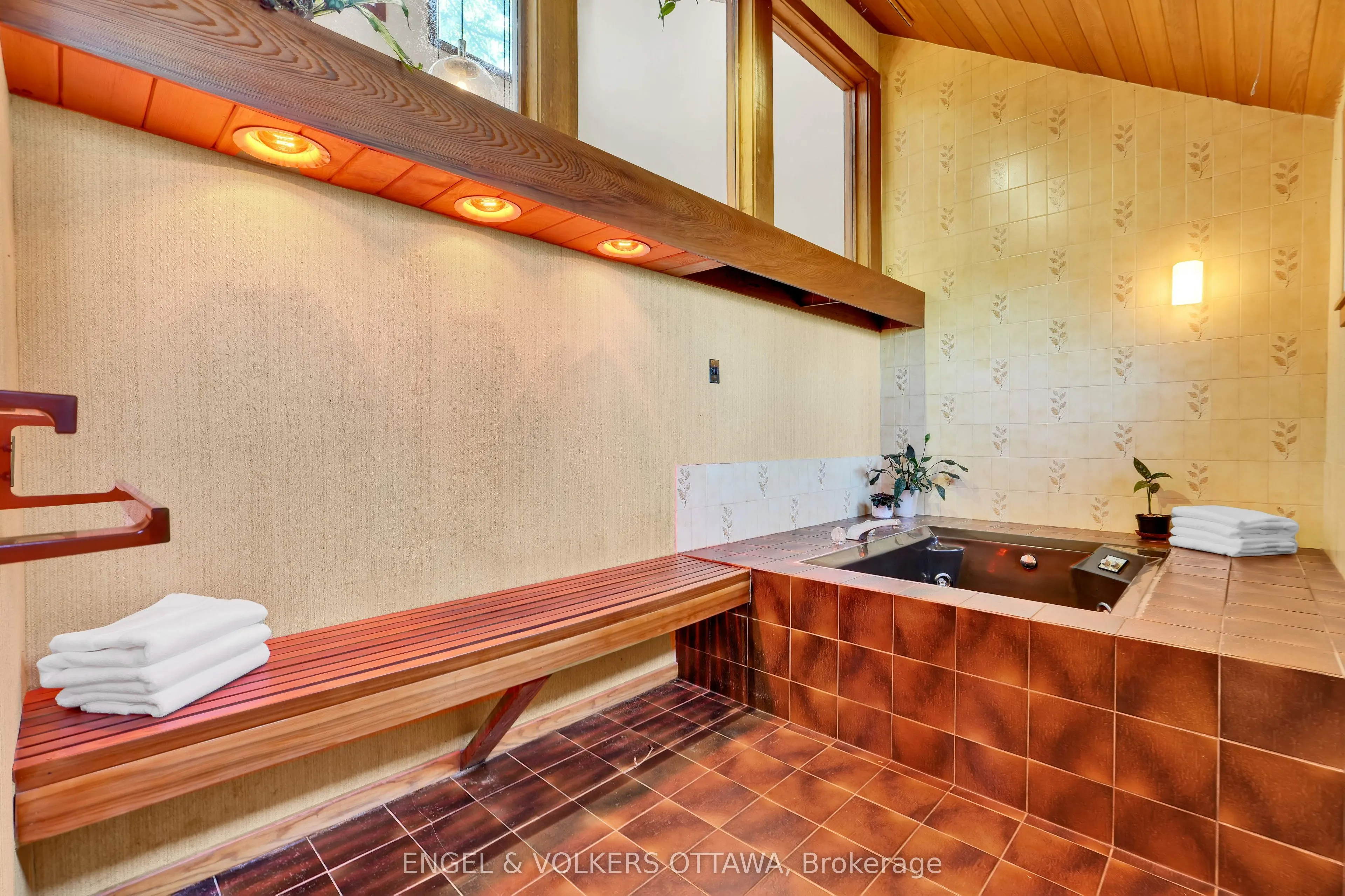 7 Mid Pines Grove