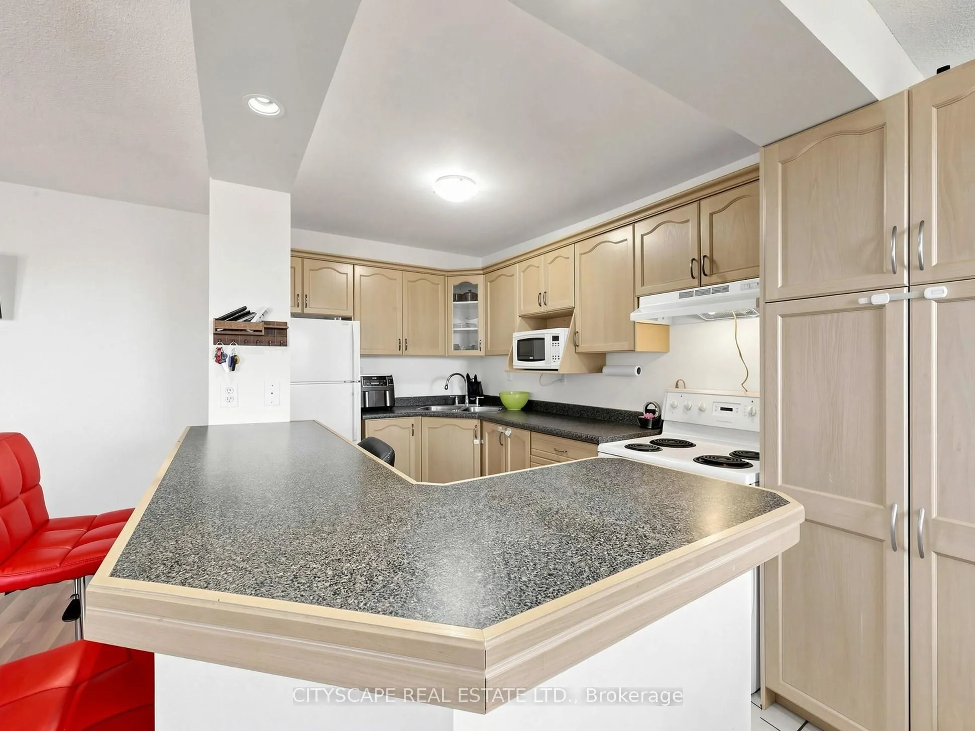 851 Queenston Road #708
