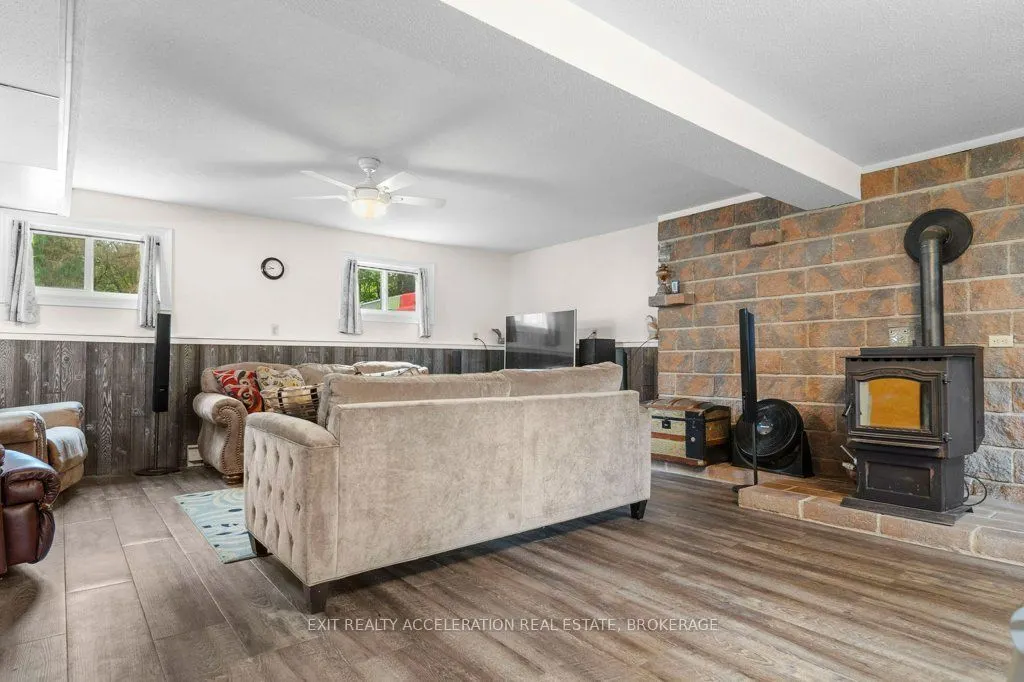 4524 County Rd 1 E