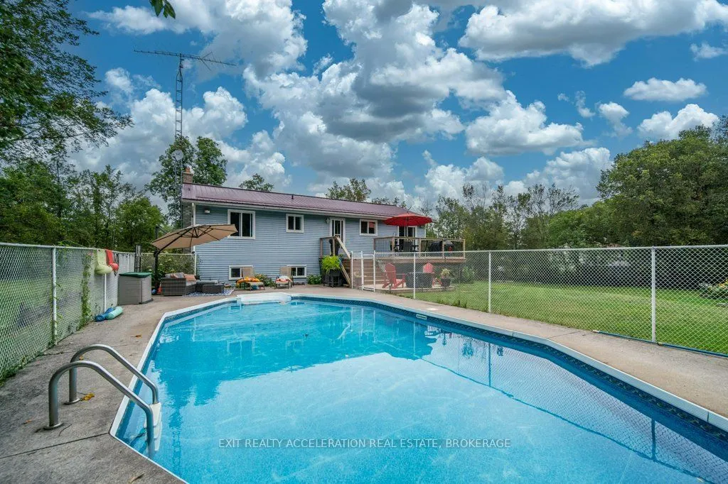 4524 County Rd 1 E