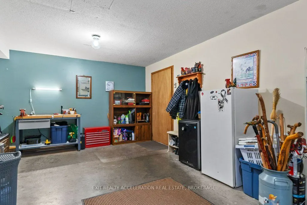 4524 County Rd 1 E