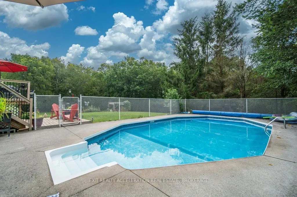 4524 County Rd 1 E