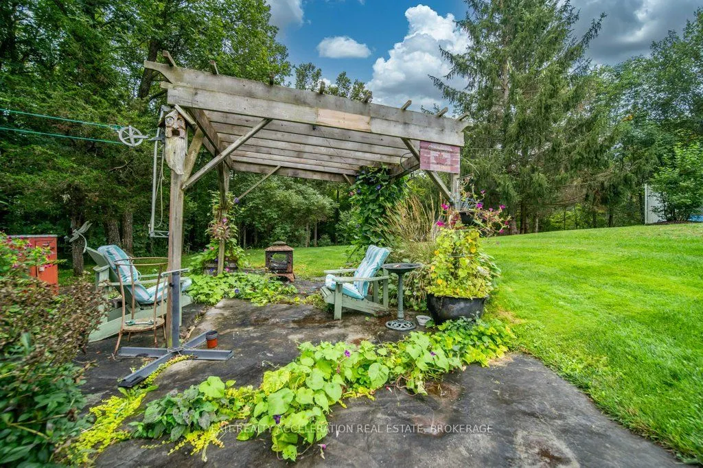 4524 County Rd 1 E