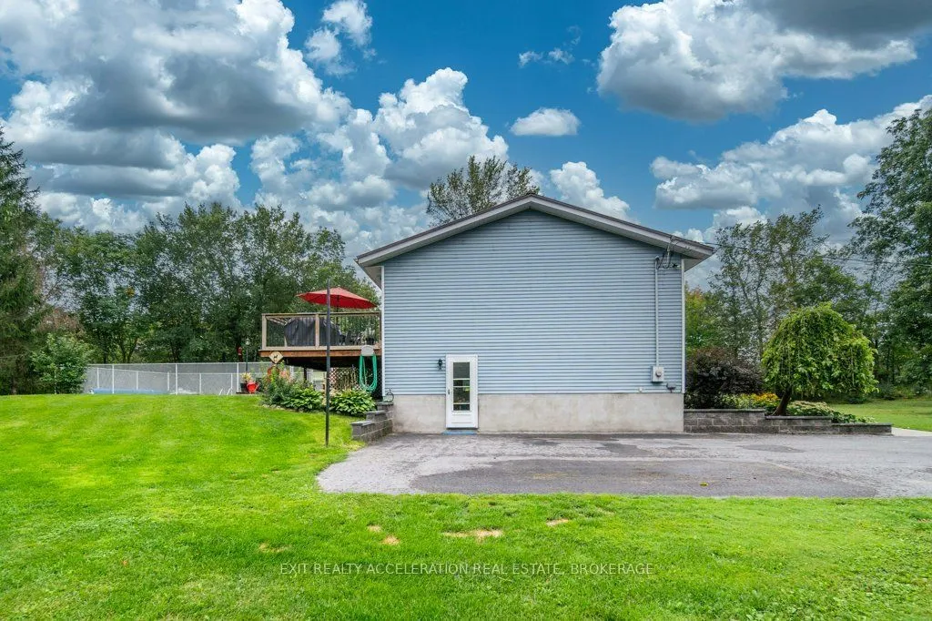 4524 County Rd 1 E