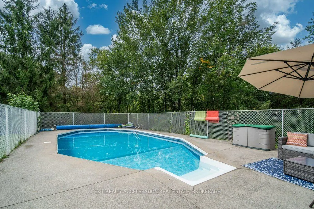 4524 County Rd 1 E