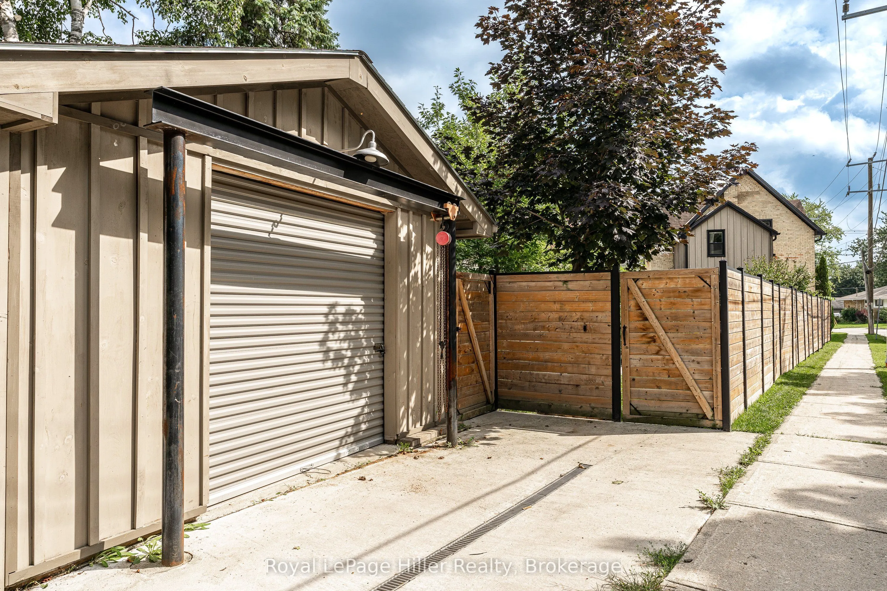 125 Hope Street E