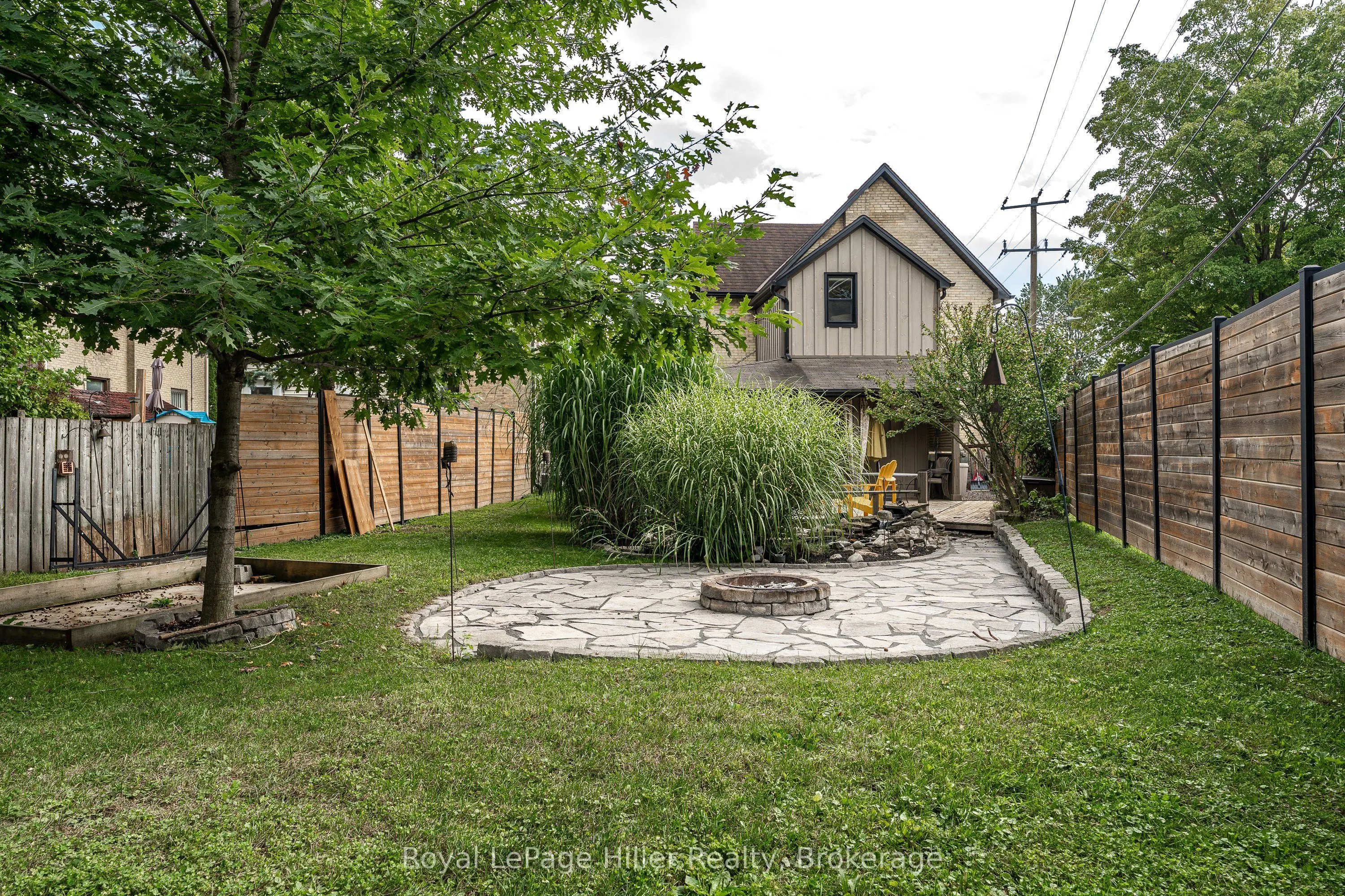 125 Hope Street E