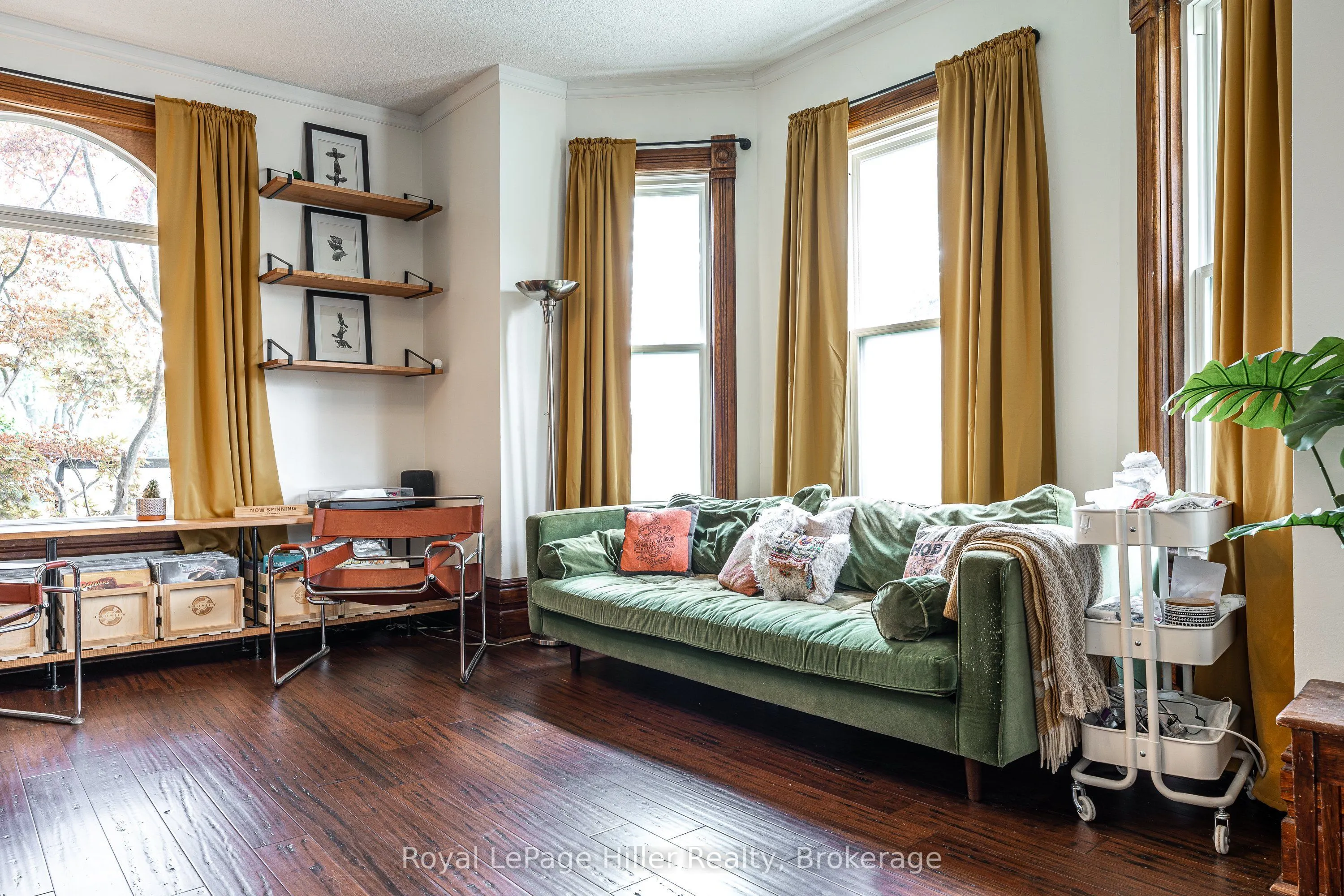 125 Hope Street E