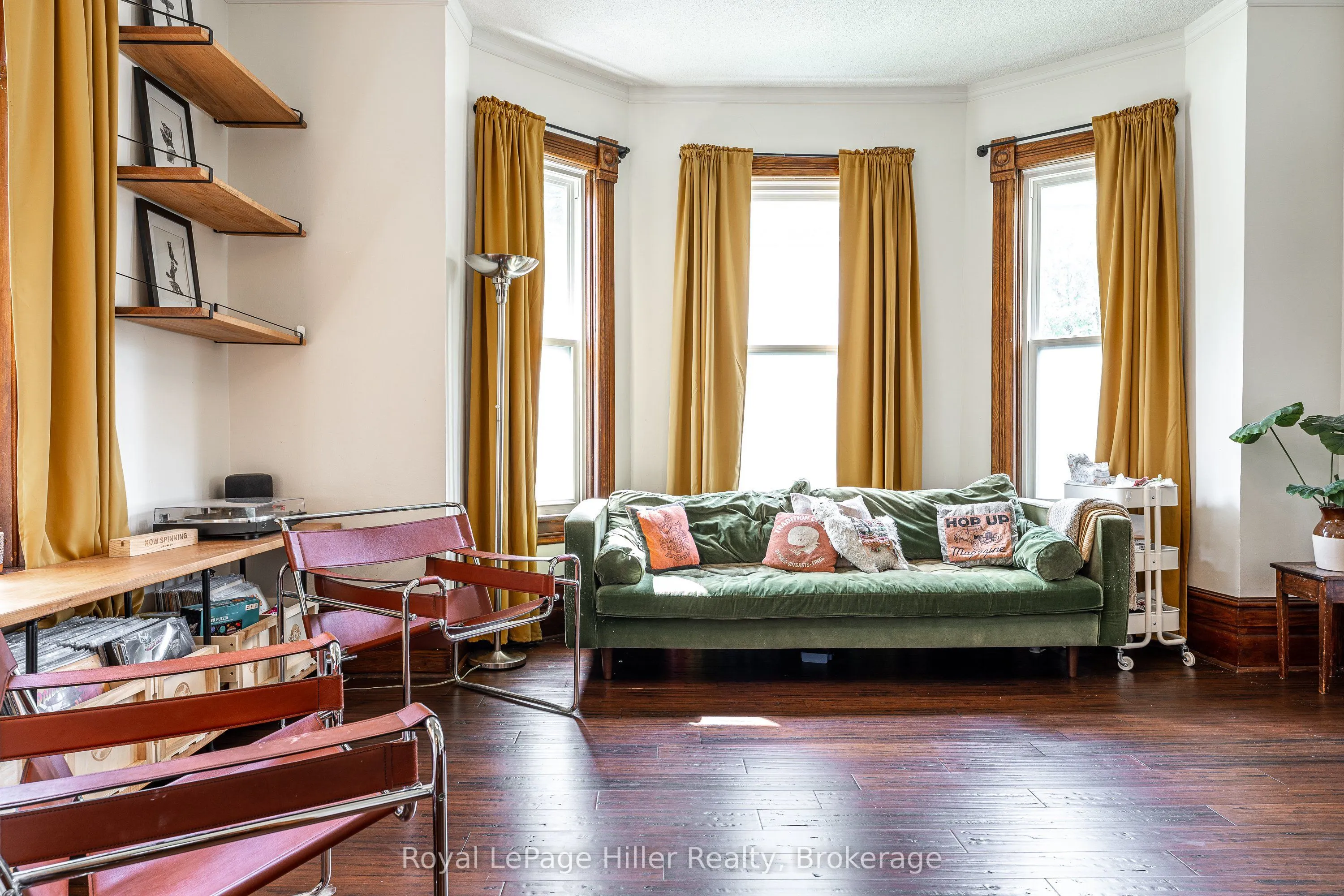 125 Hope Street E