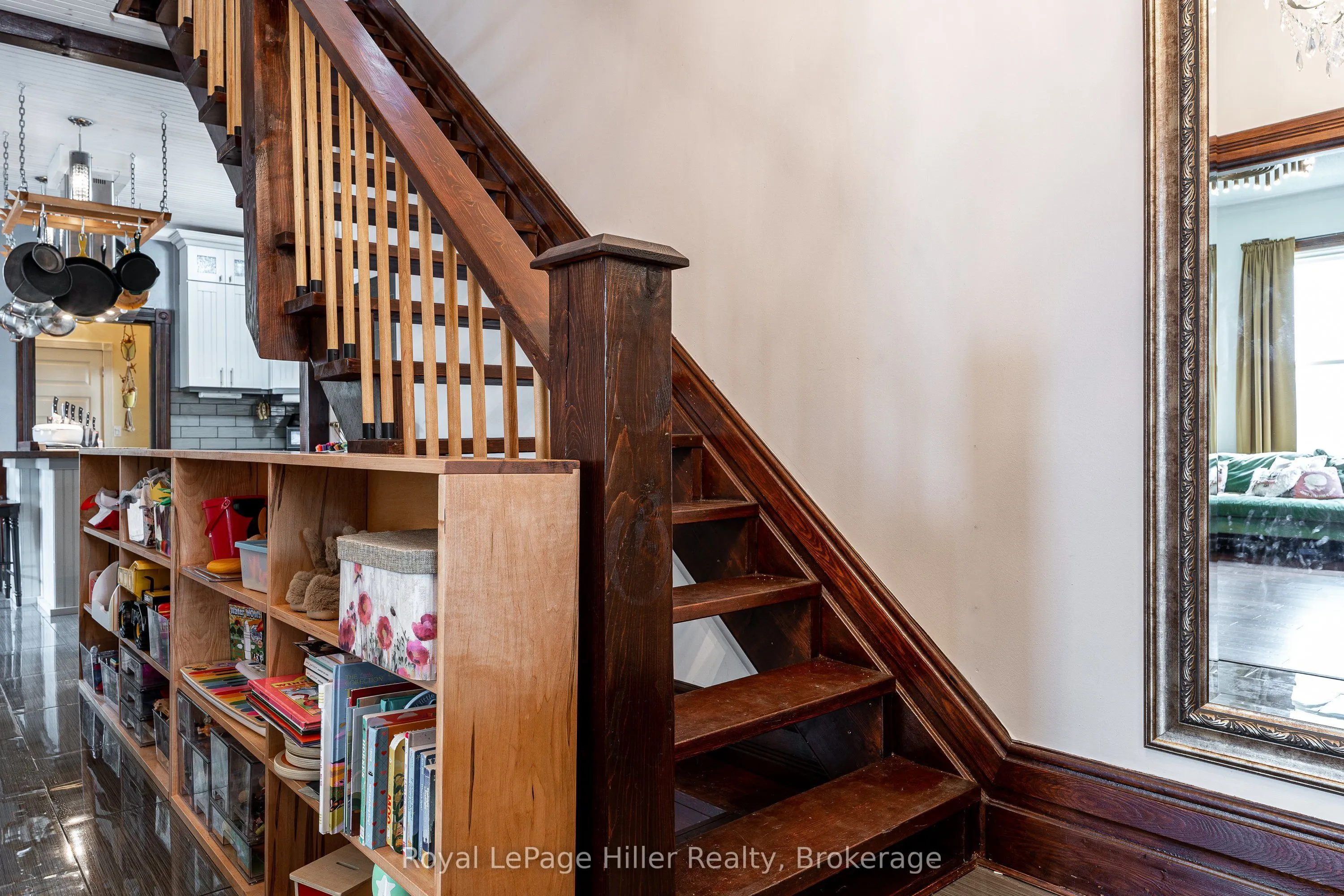 125 Hope Street E