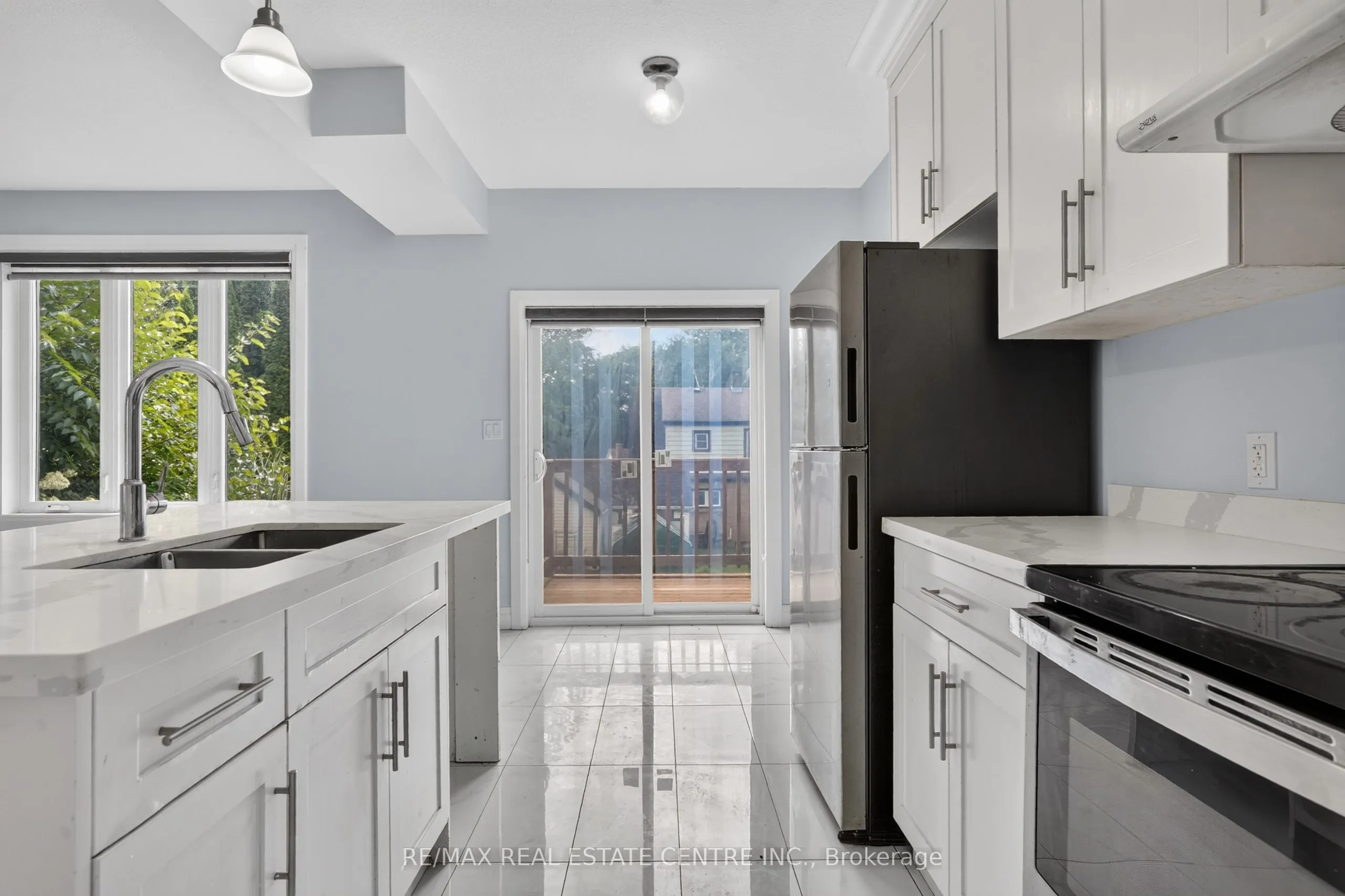 124 King Street E