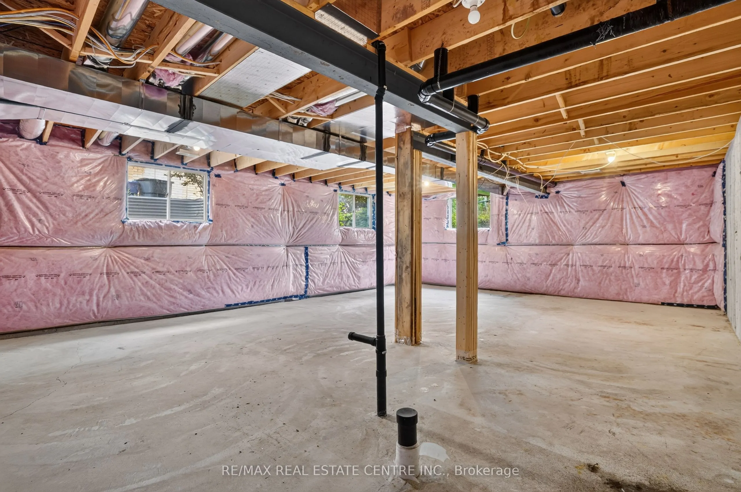 124 King Street E