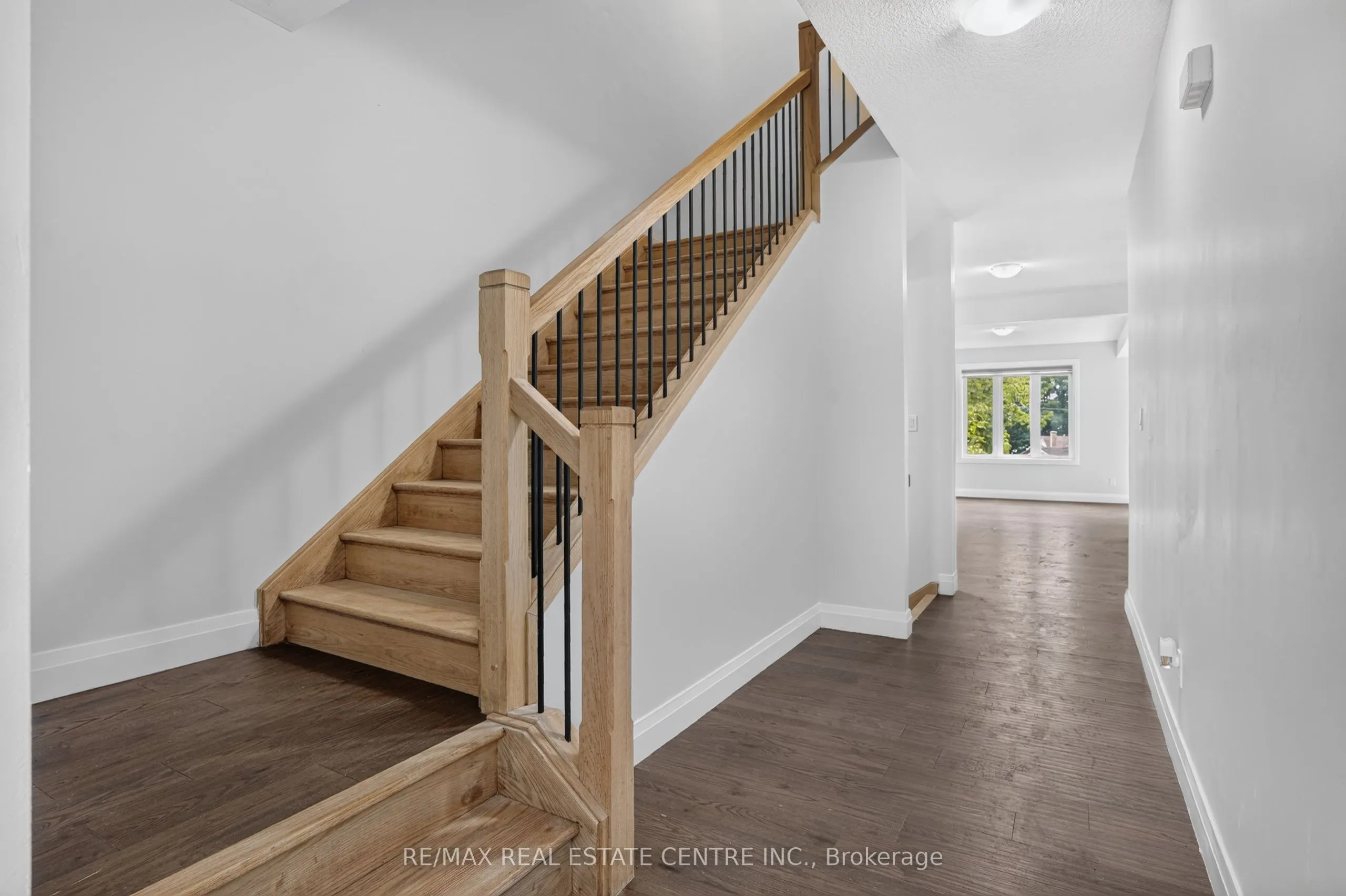 124 King Street E