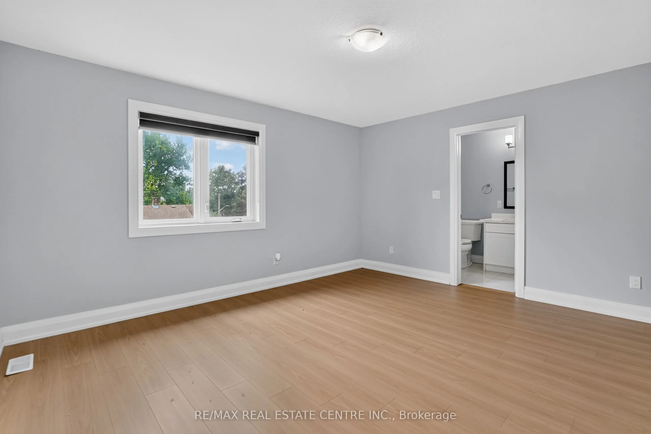 124 King Street E