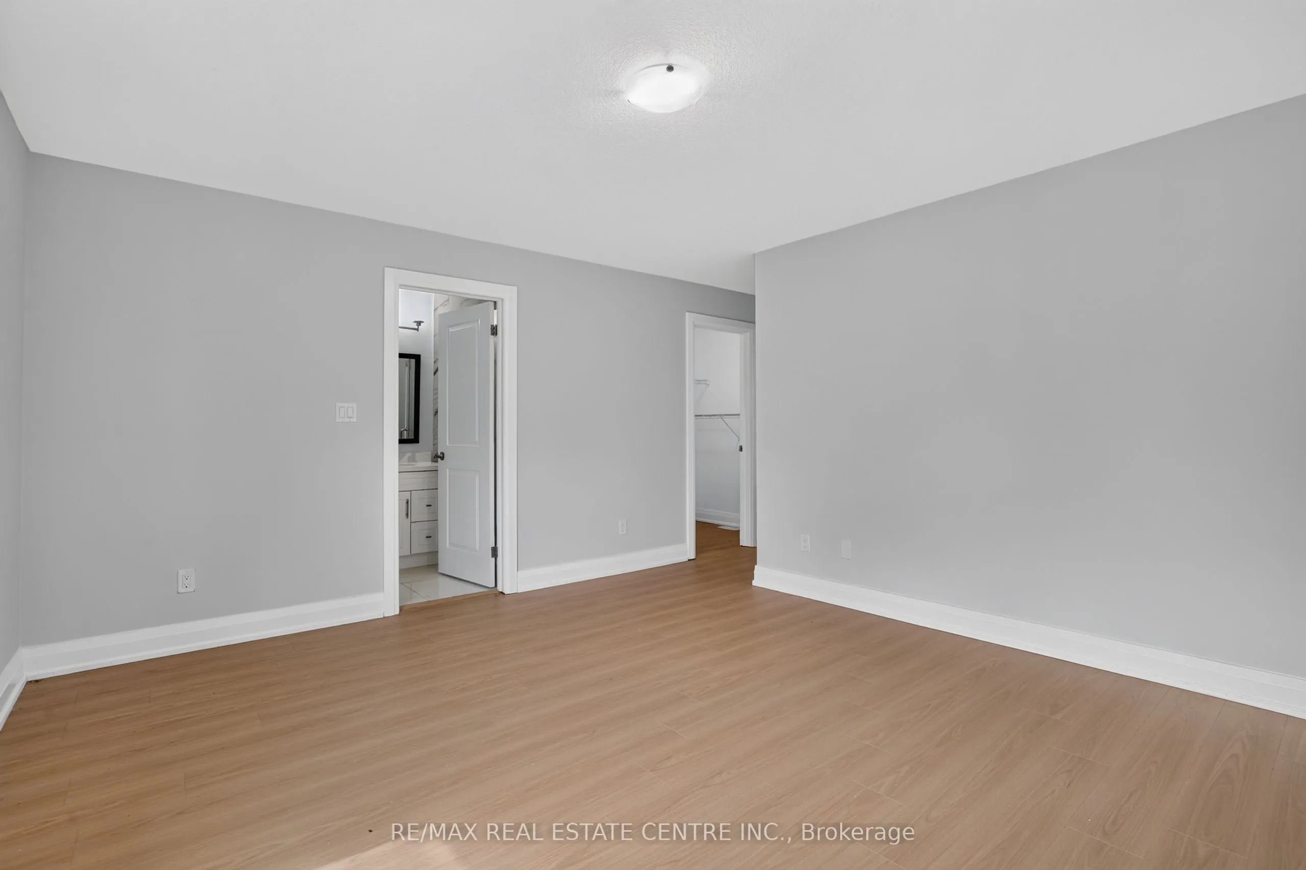 124 King Street E