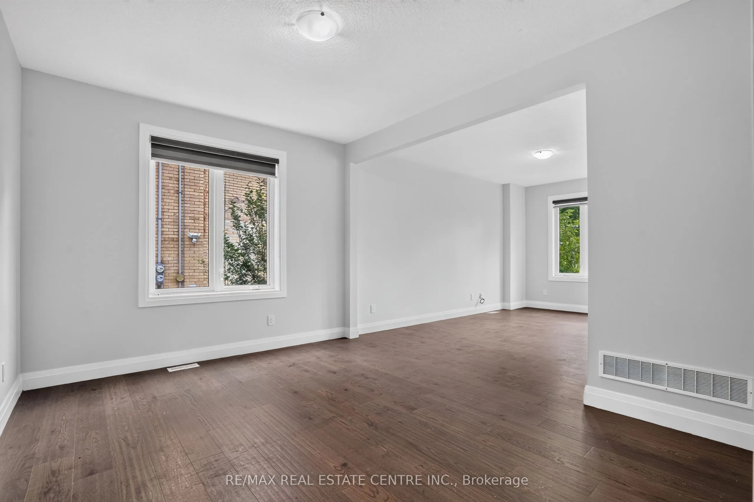 124 King Street E