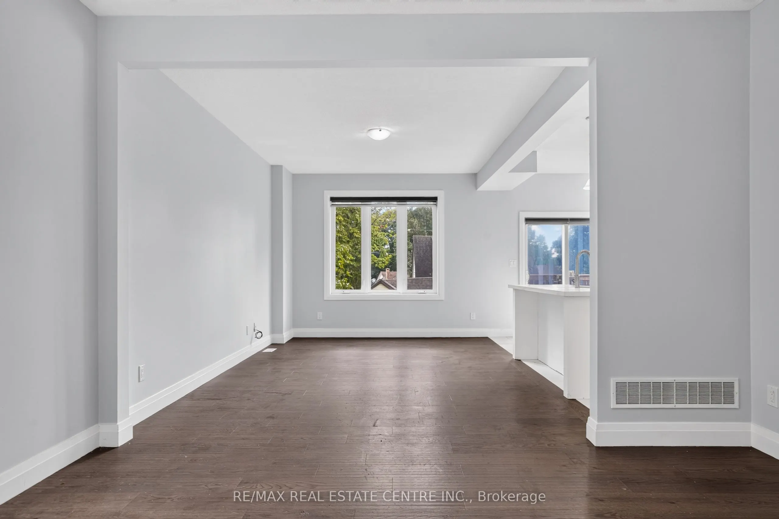 124 King Street E