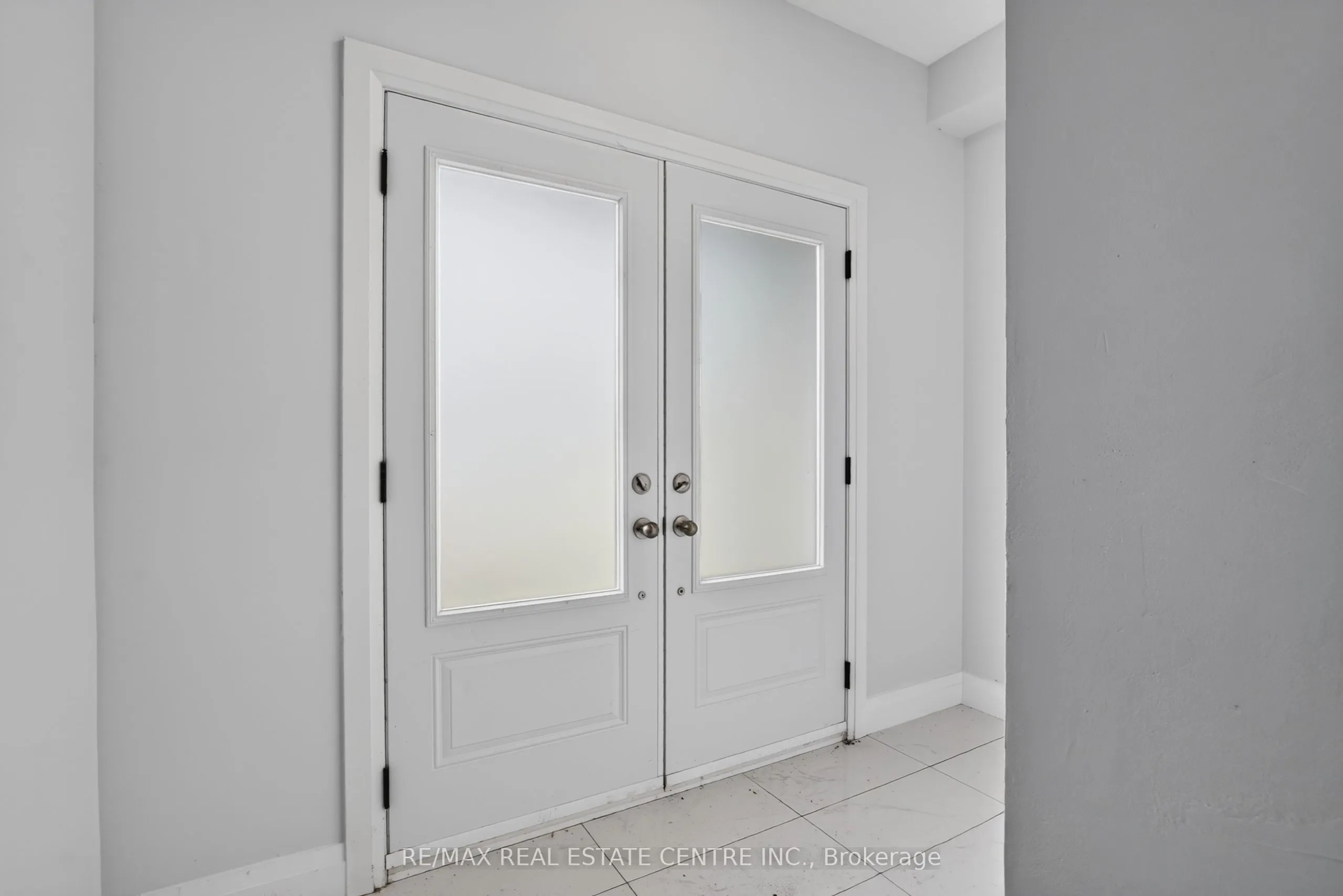 124 King Street E