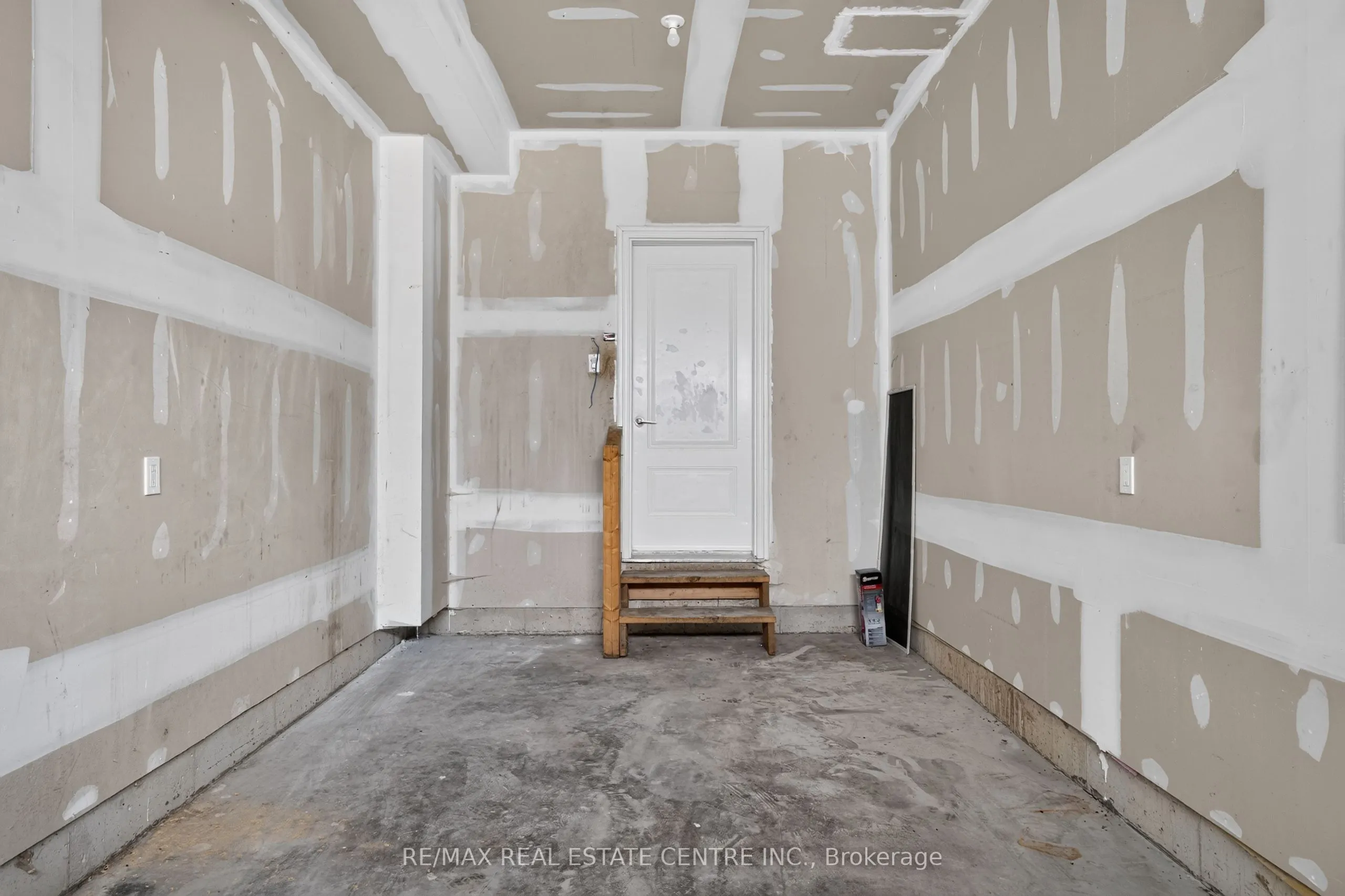 124 King Street E