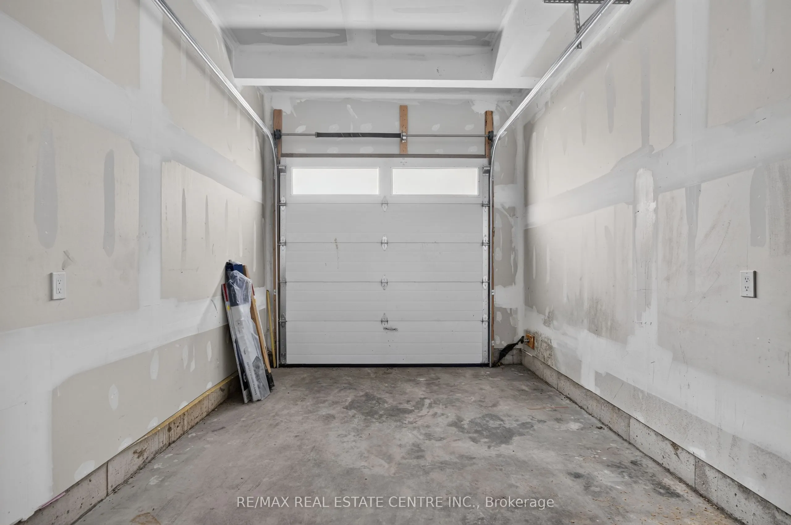 124 King Street E