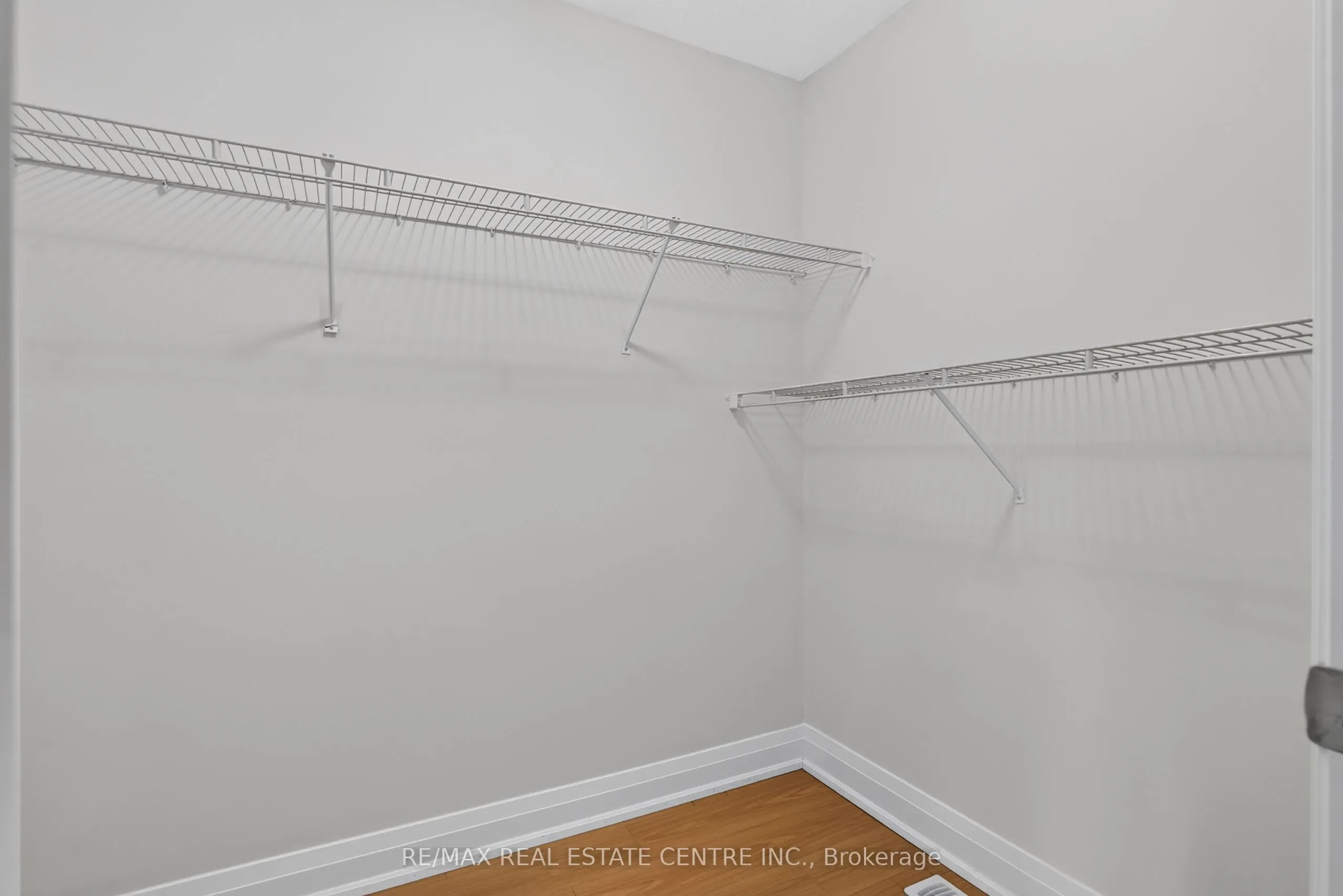 124 King Street E