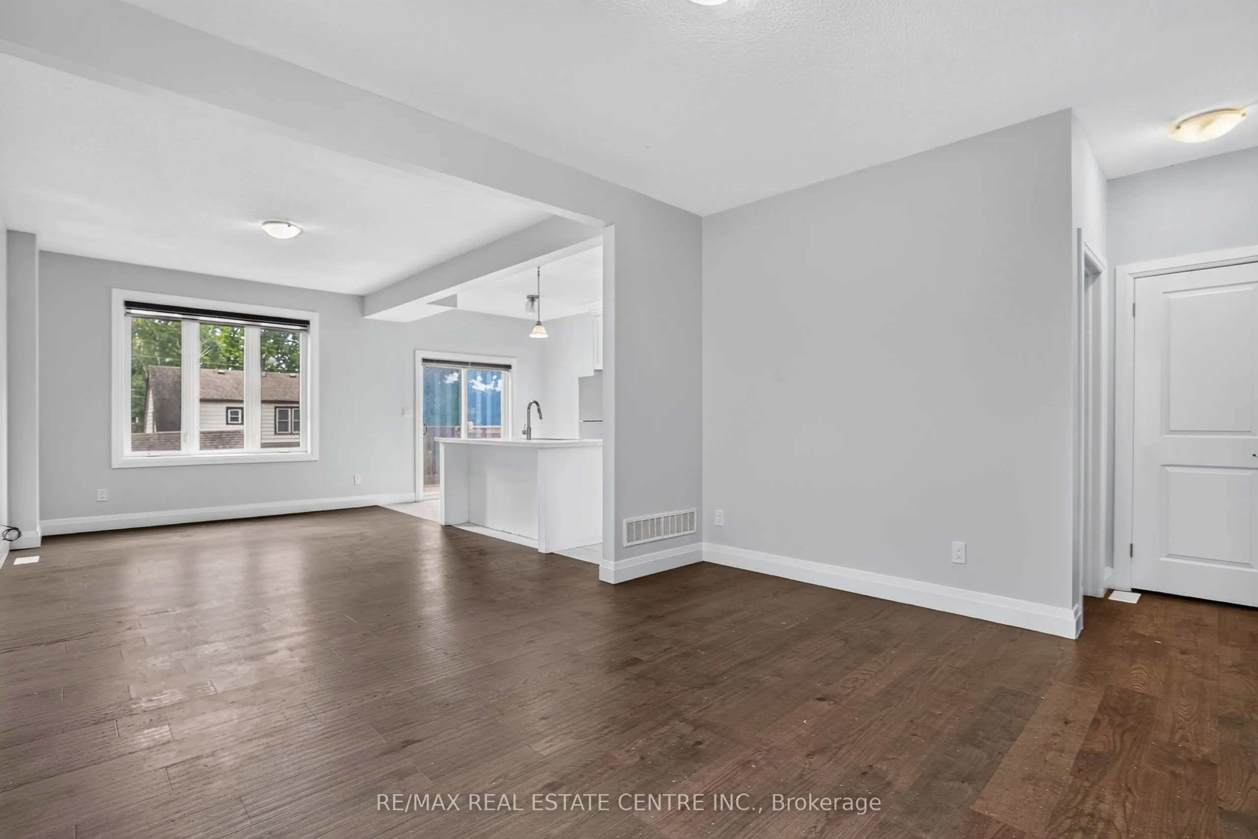 124 King Street E