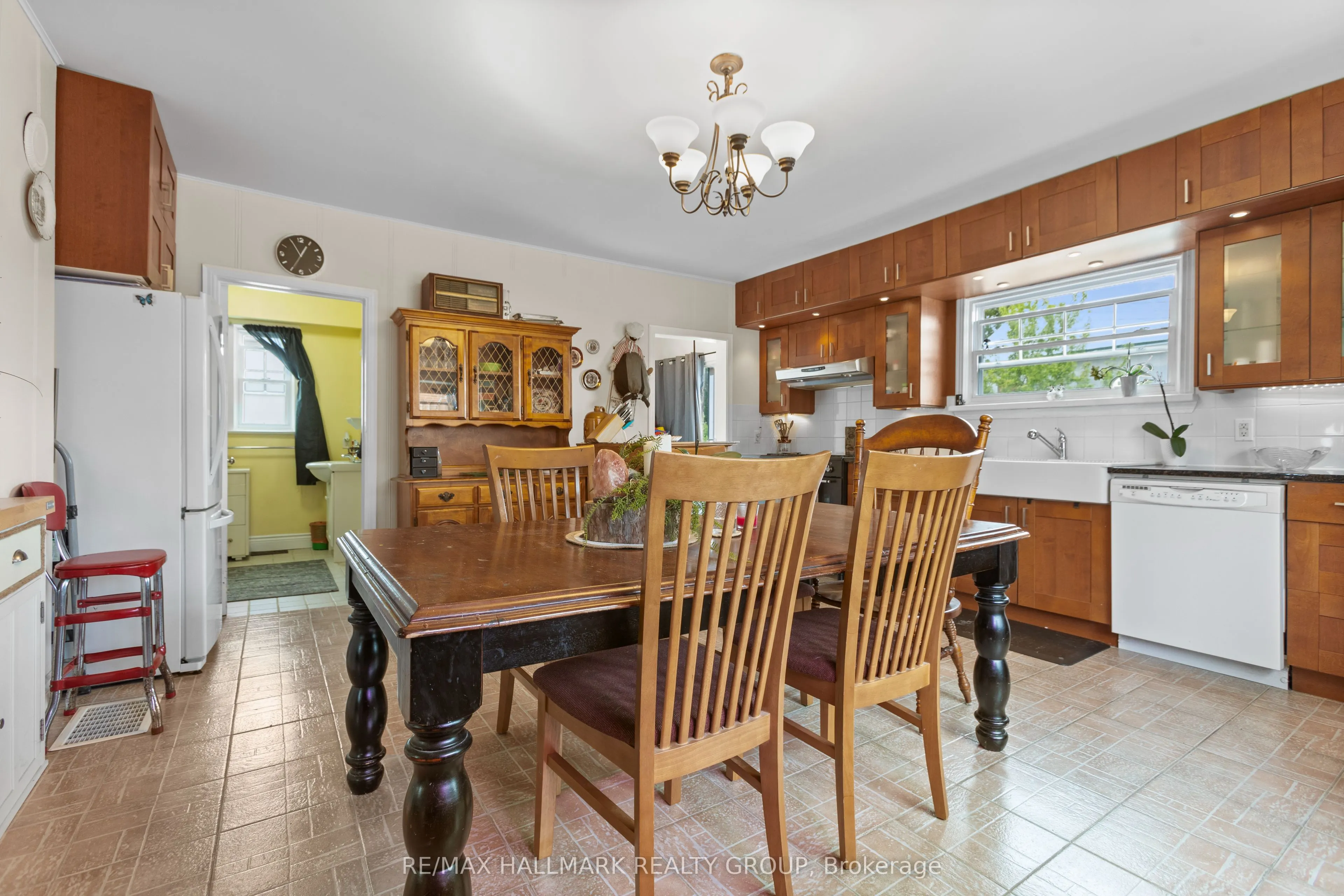1127 Labrosse Road E