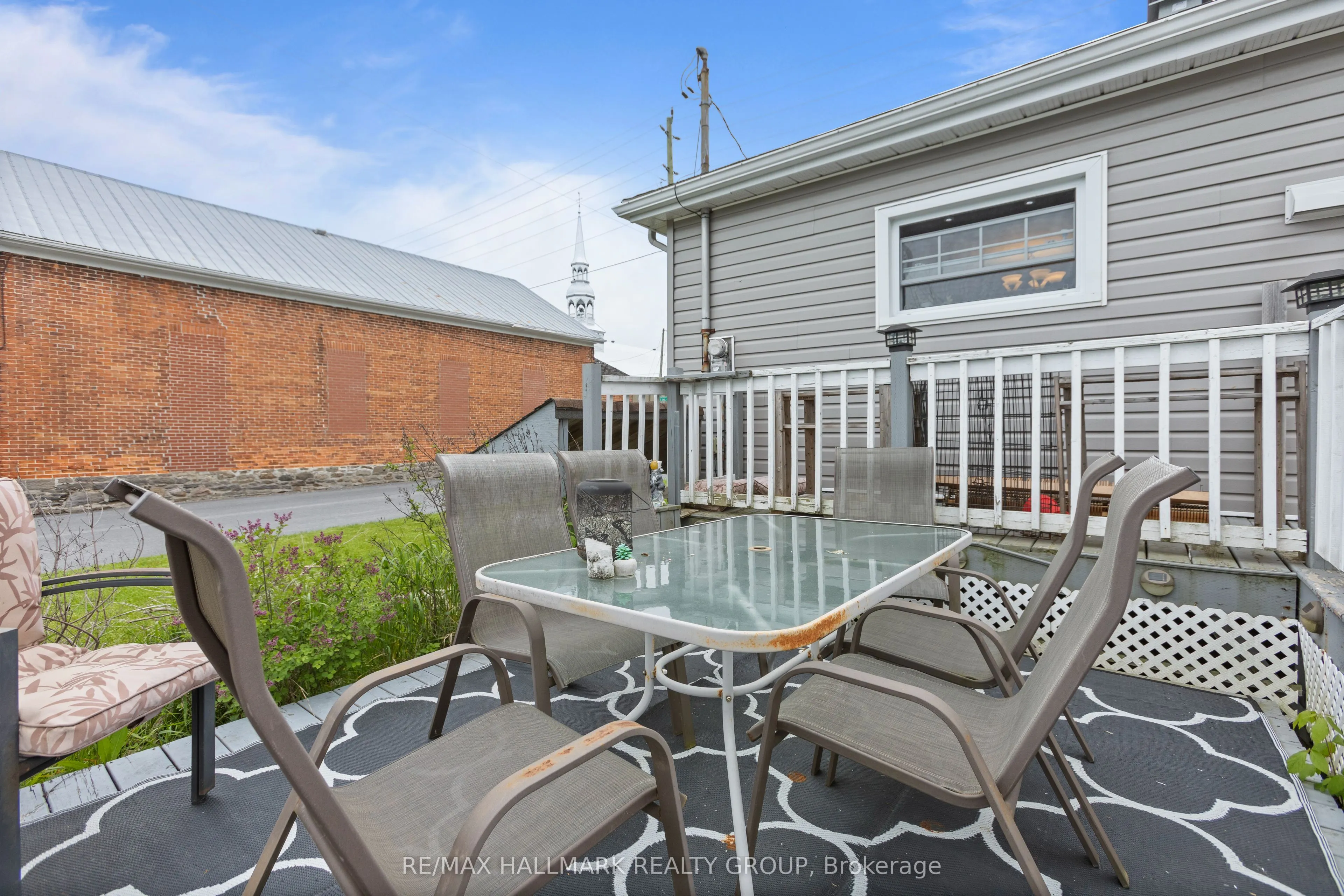 1127 Labrosse Road E