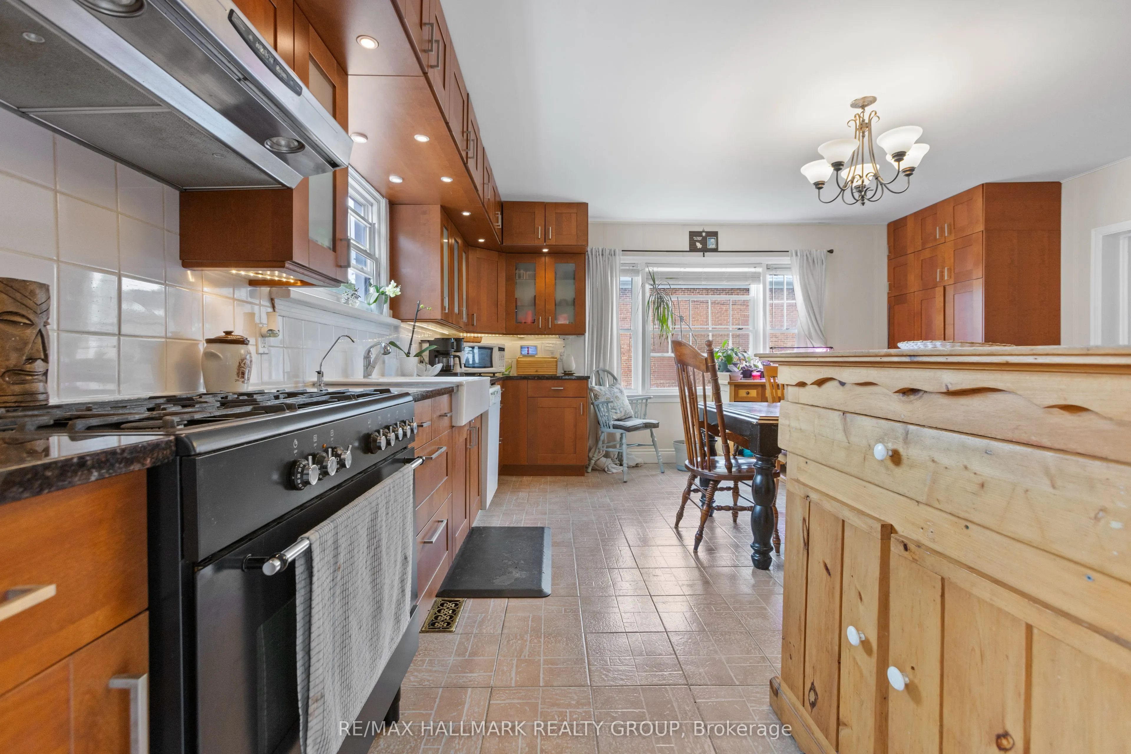 1127 Labrosse Road E