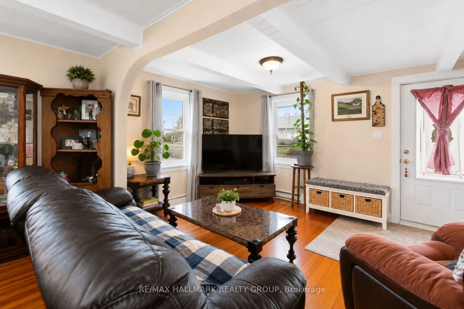 1127 Labrosse Road E