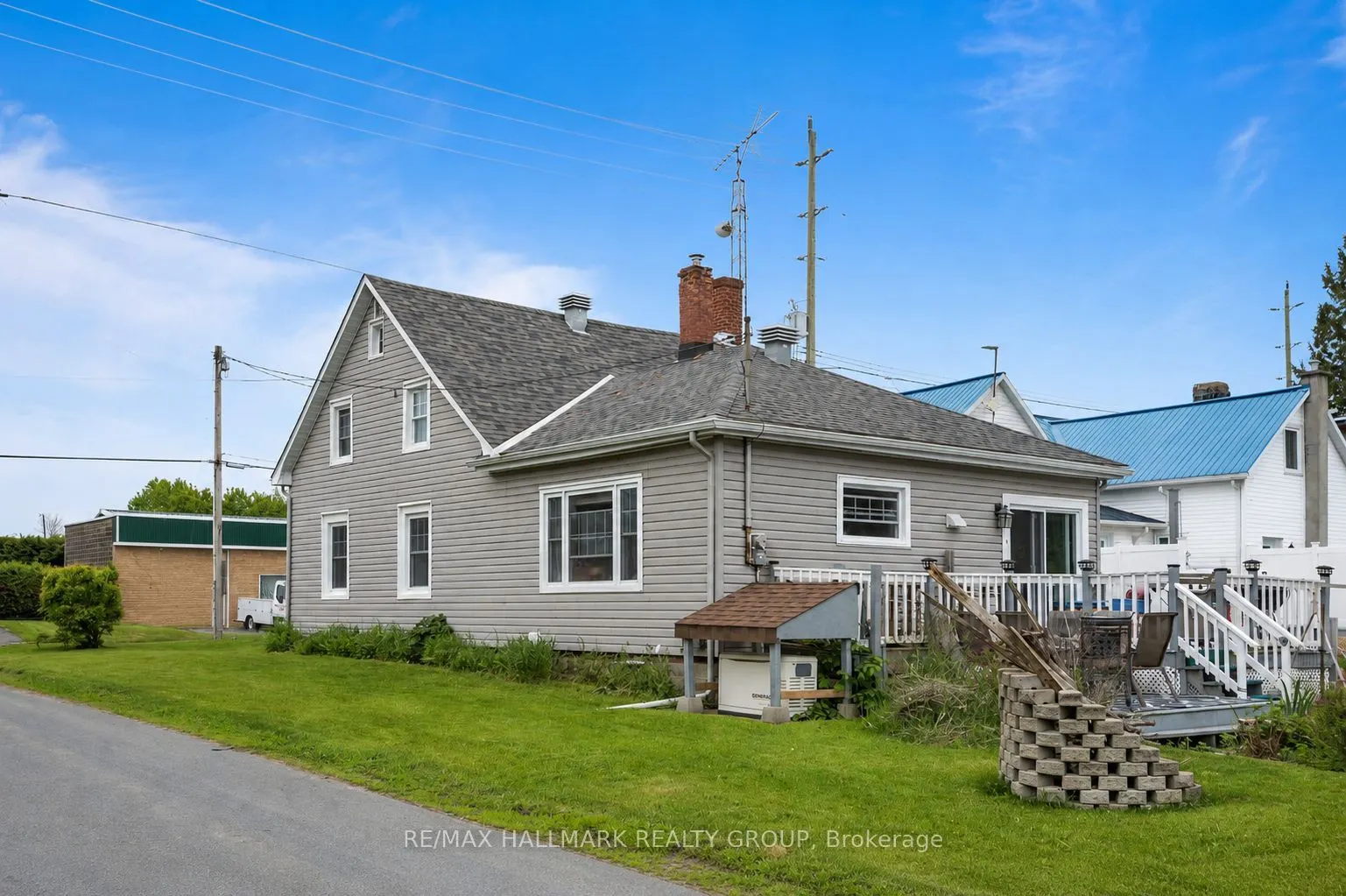 1127 Labrosse Road E